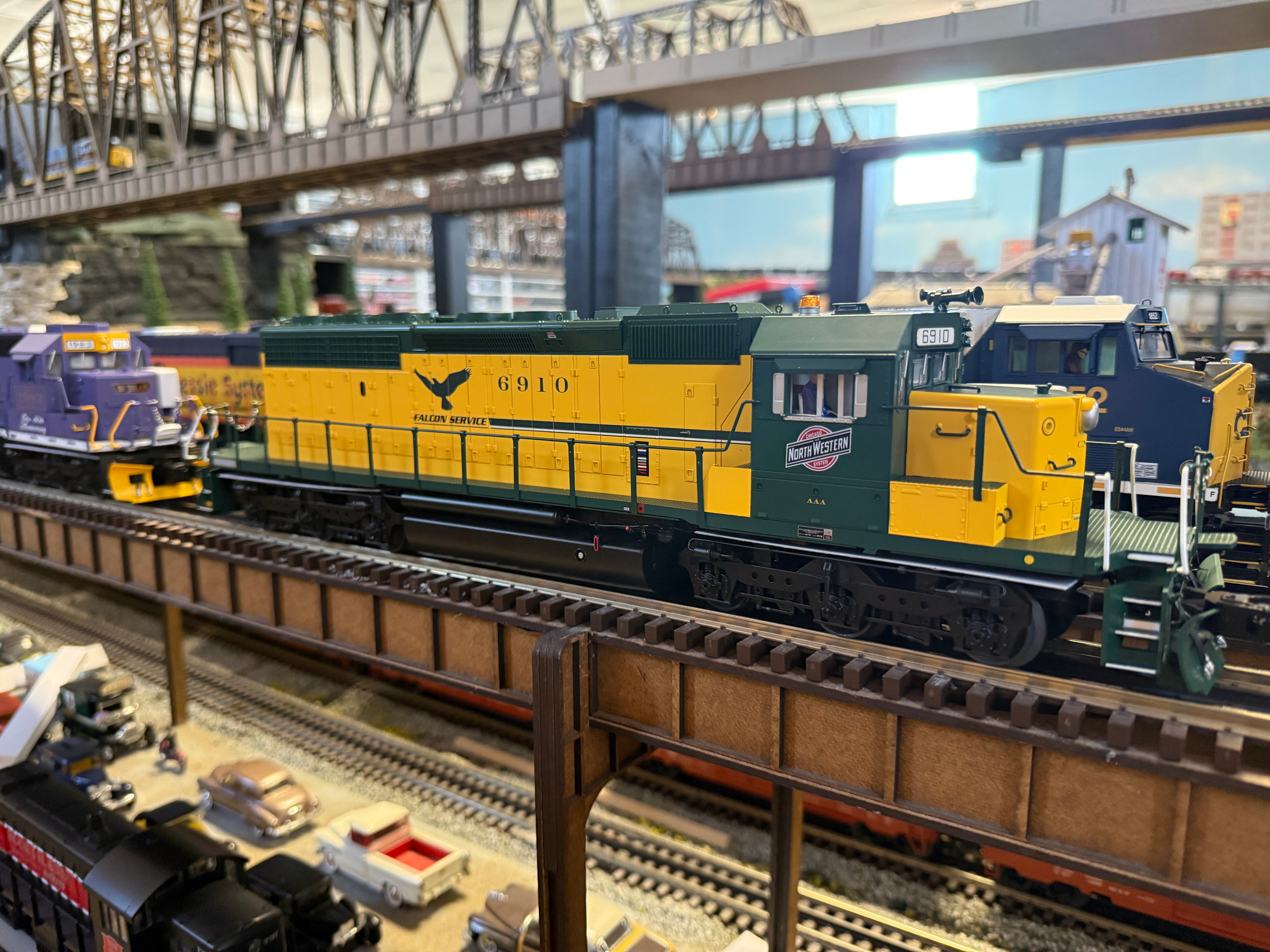 Lionel 2533401 - Legacy SD40-2 Diesel Locomotive "Chicago & North Western" #6910