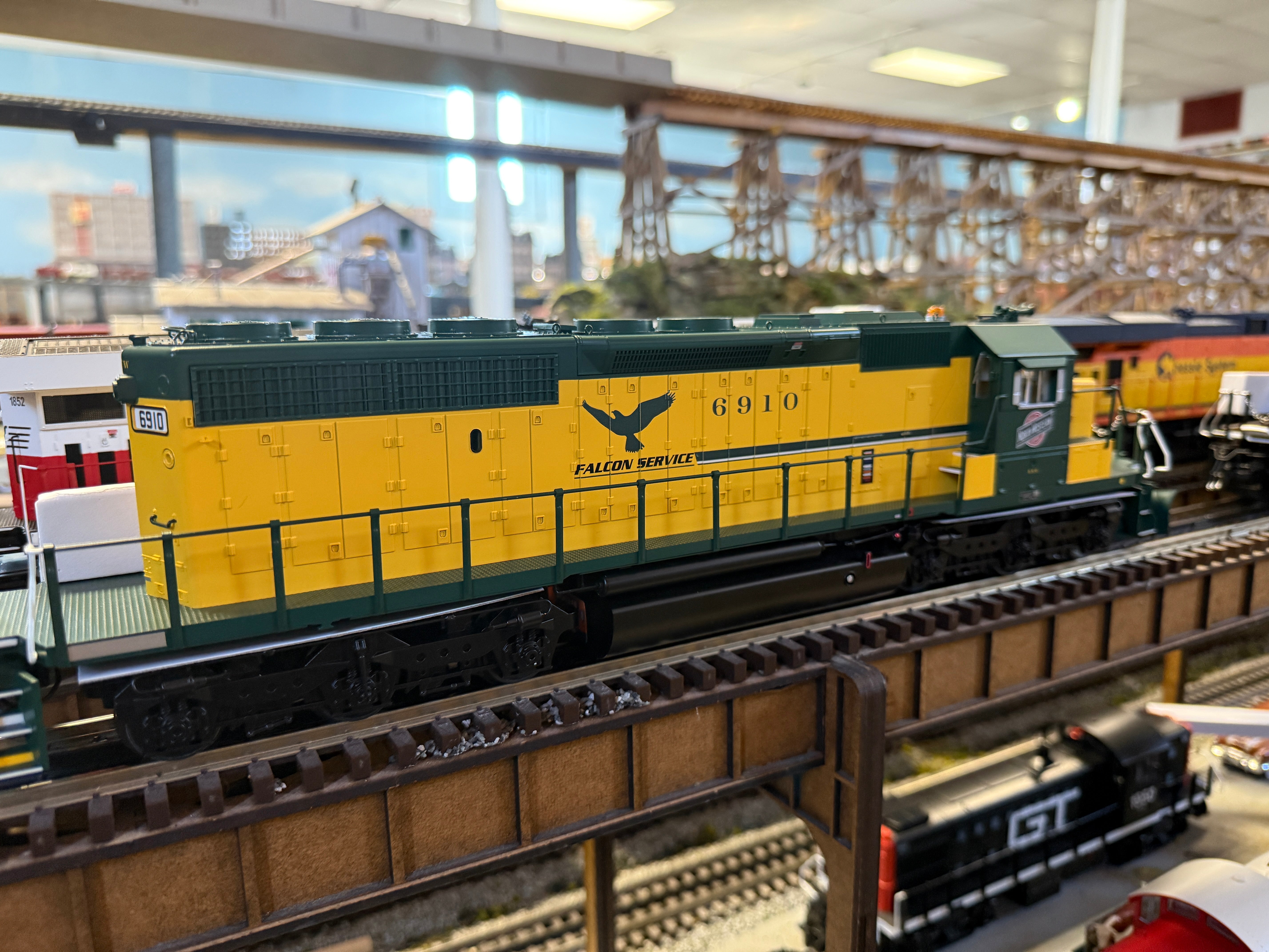 Lionel 2533401 - Legacy SD40-2 Diesel Locomotive "Chicago & North Western" #6910
