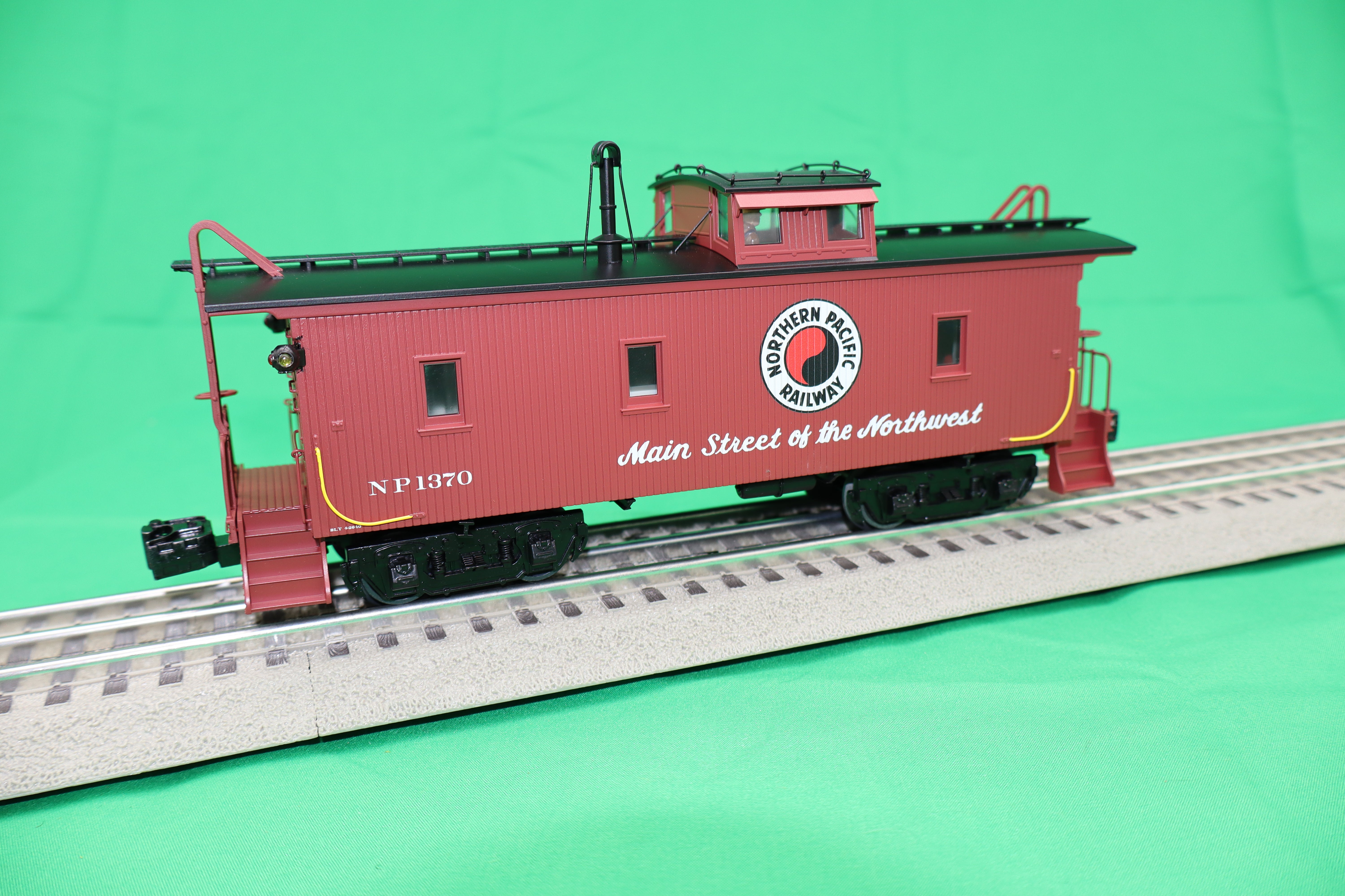 Lionel 2426370 - CA-1 Caboose "Northern Pacific" #1370