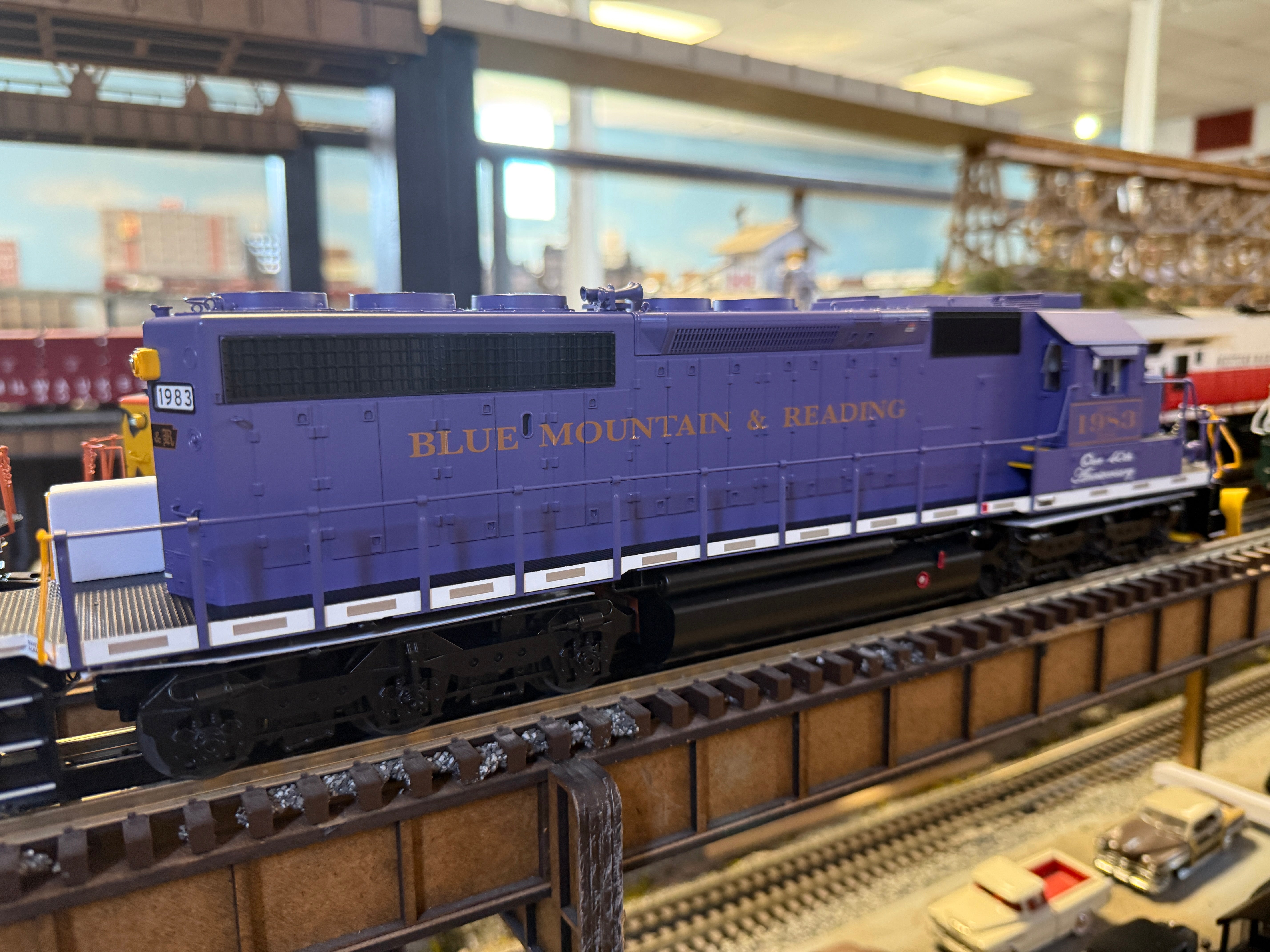 Lionel 2533420 - Legacy SD40-2 Diesel Locomotive "Reading & Northern" #1983