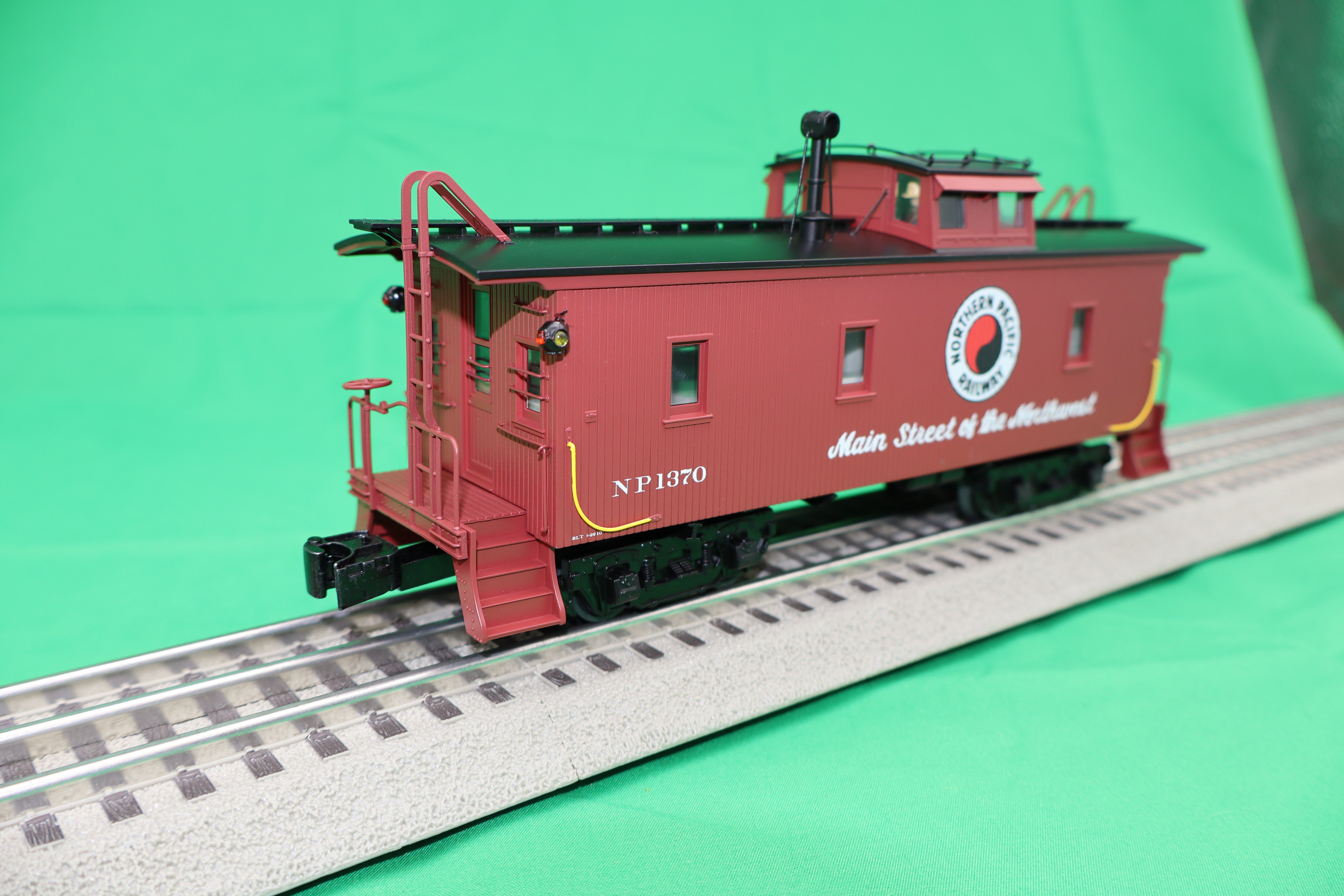 Lionel 2426370 - CA-1 Caboose "Northern Pacific" #1370