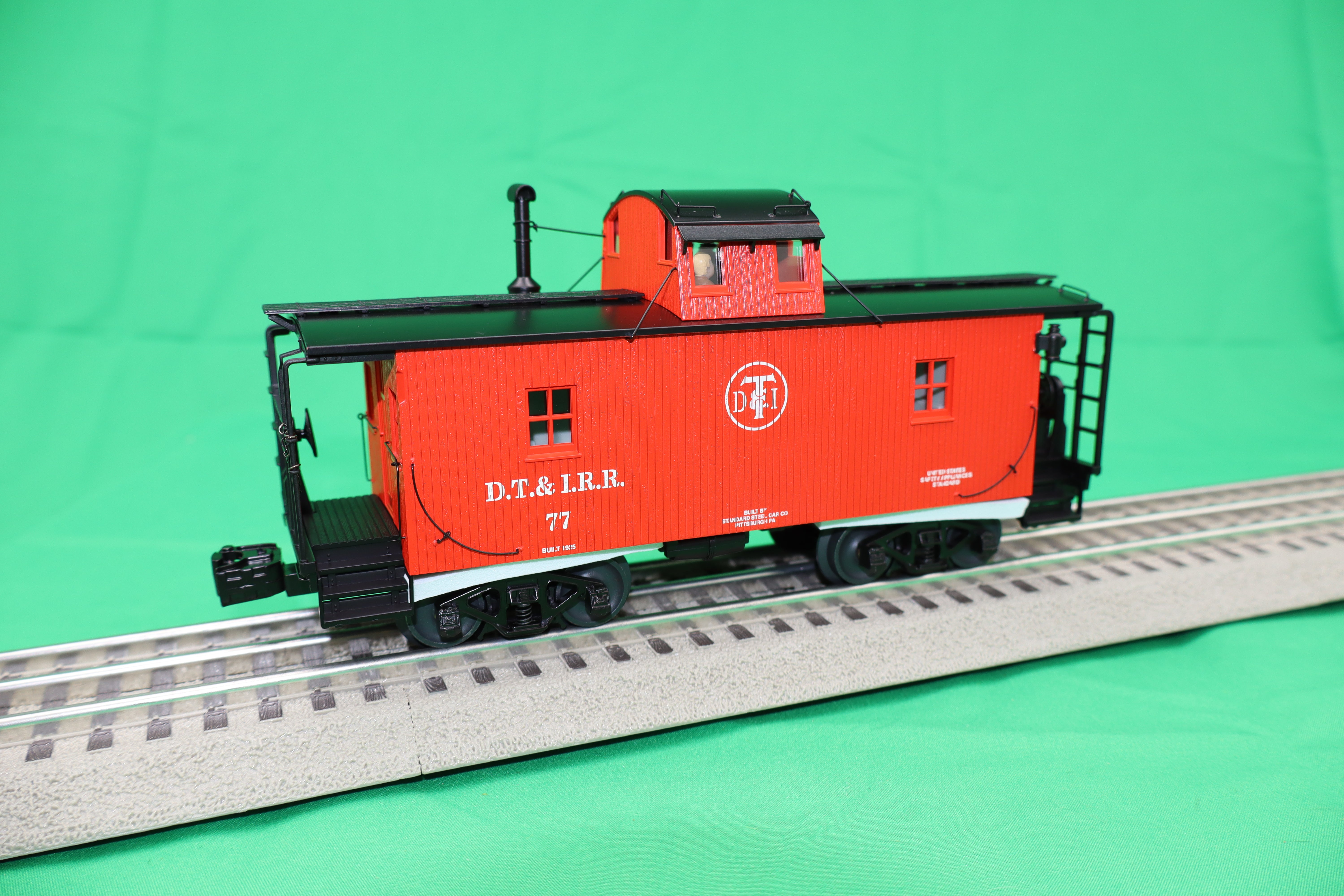 Lionel 2426440 - Woodside Caboose "Detroit, Toledo & Ironton" #77