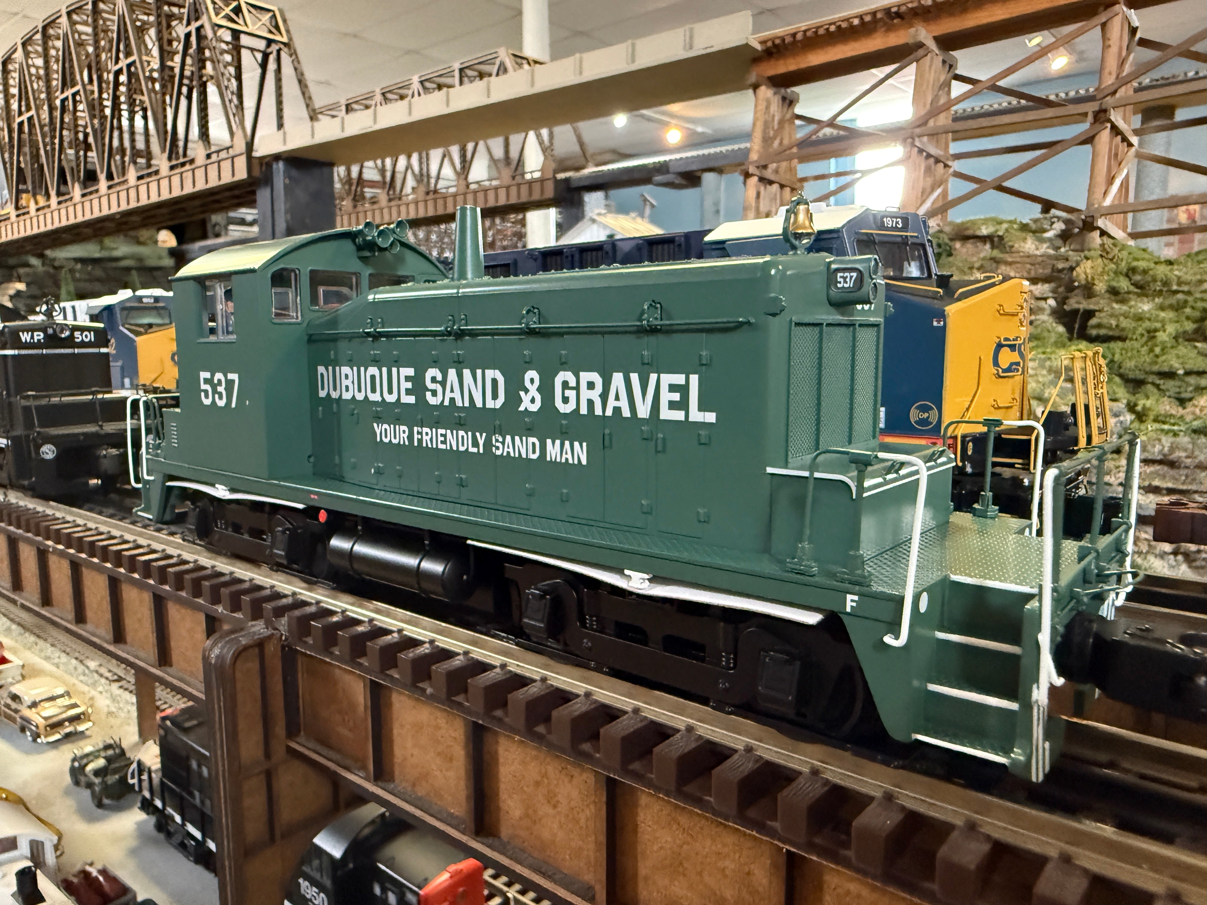 Lionel 2533340 - Legacy SW1 Diesel Locomotive "Dubuque Sand" #537