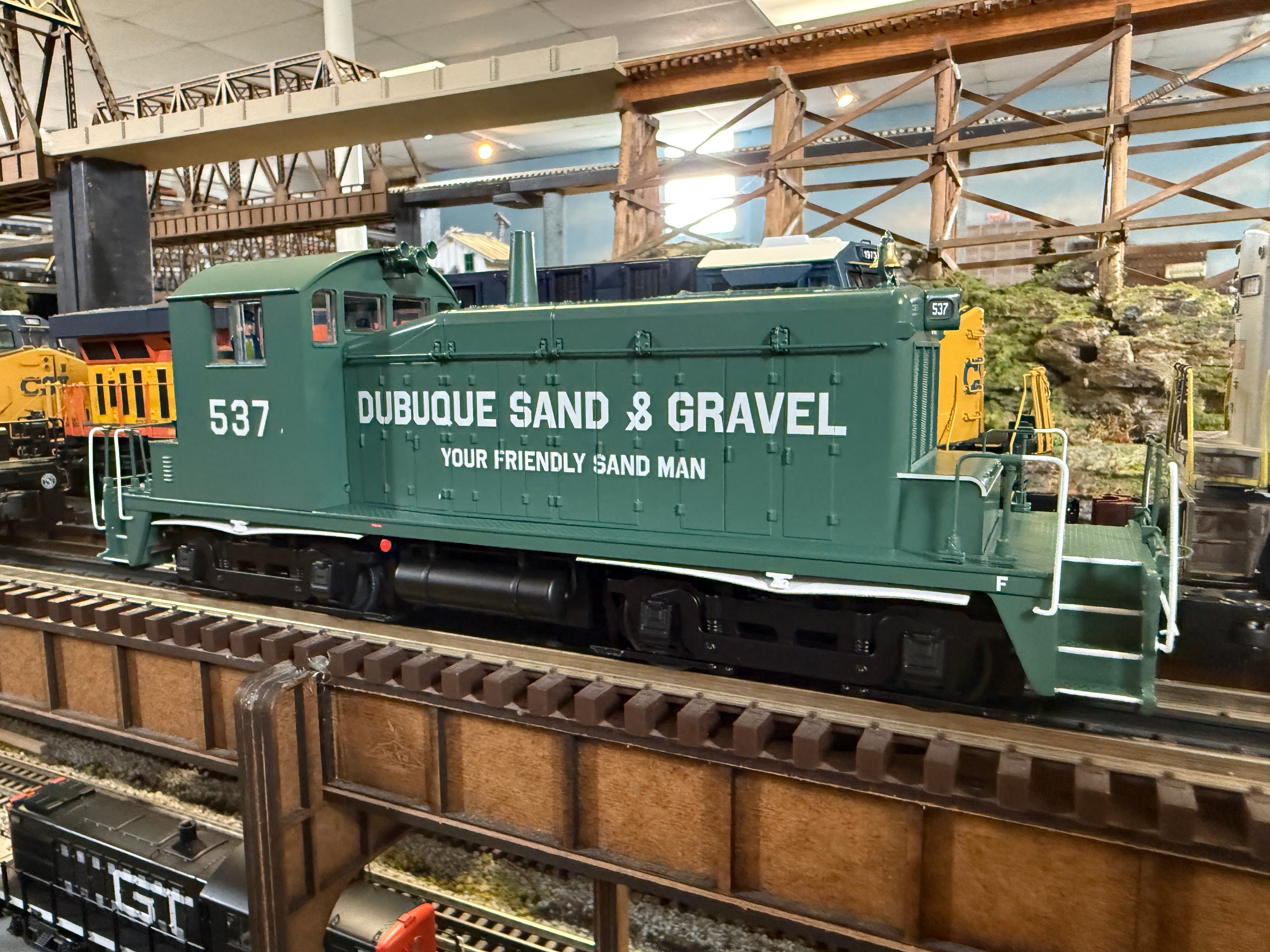 Lionel 2533340 - Legacy SW1 Diesel Locomotive "Dubuque Sand" #537