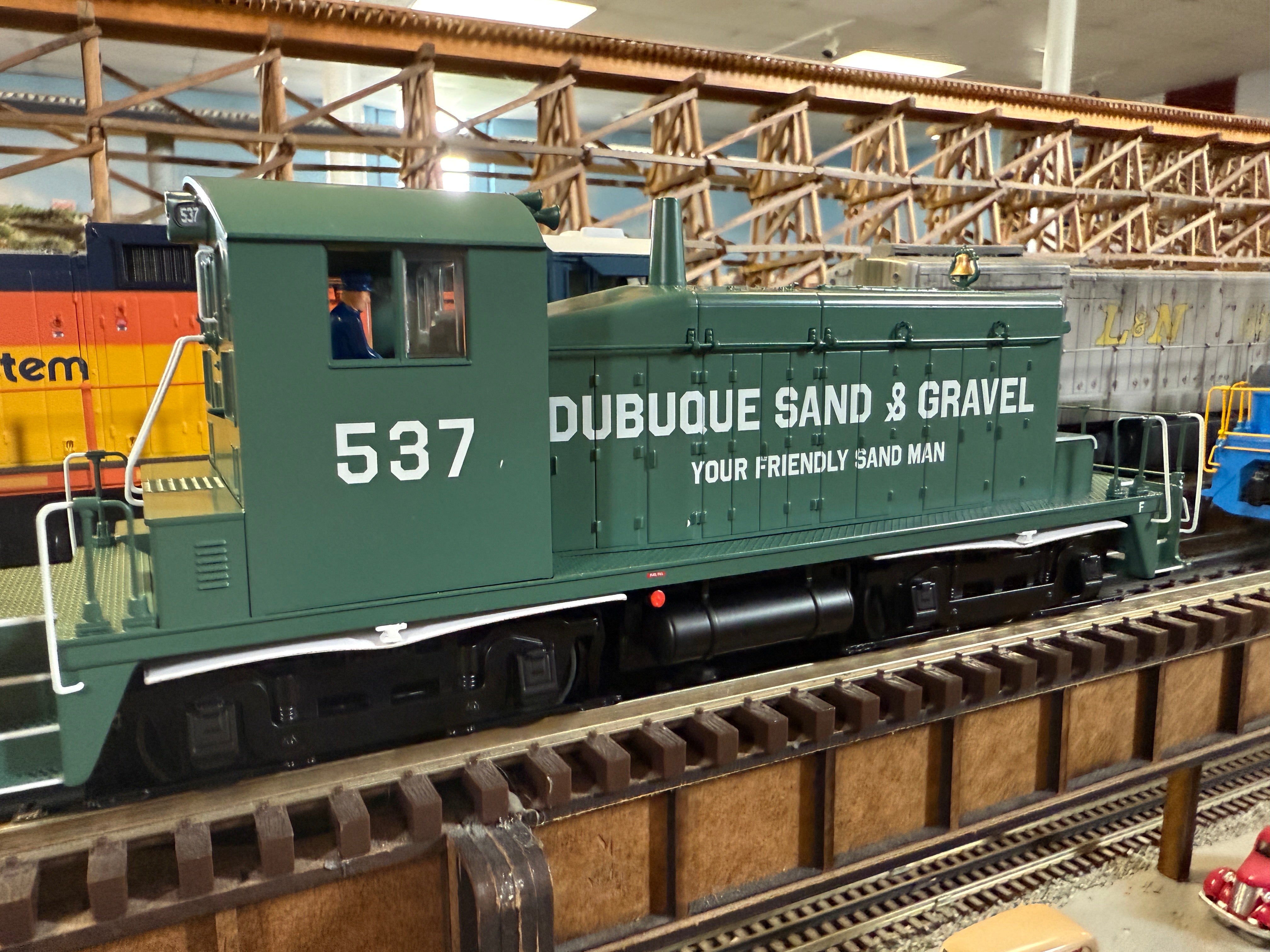 Lionel 2533340 - Legacy SW1 Diesel Locomotive "Dubuque Sand" #537