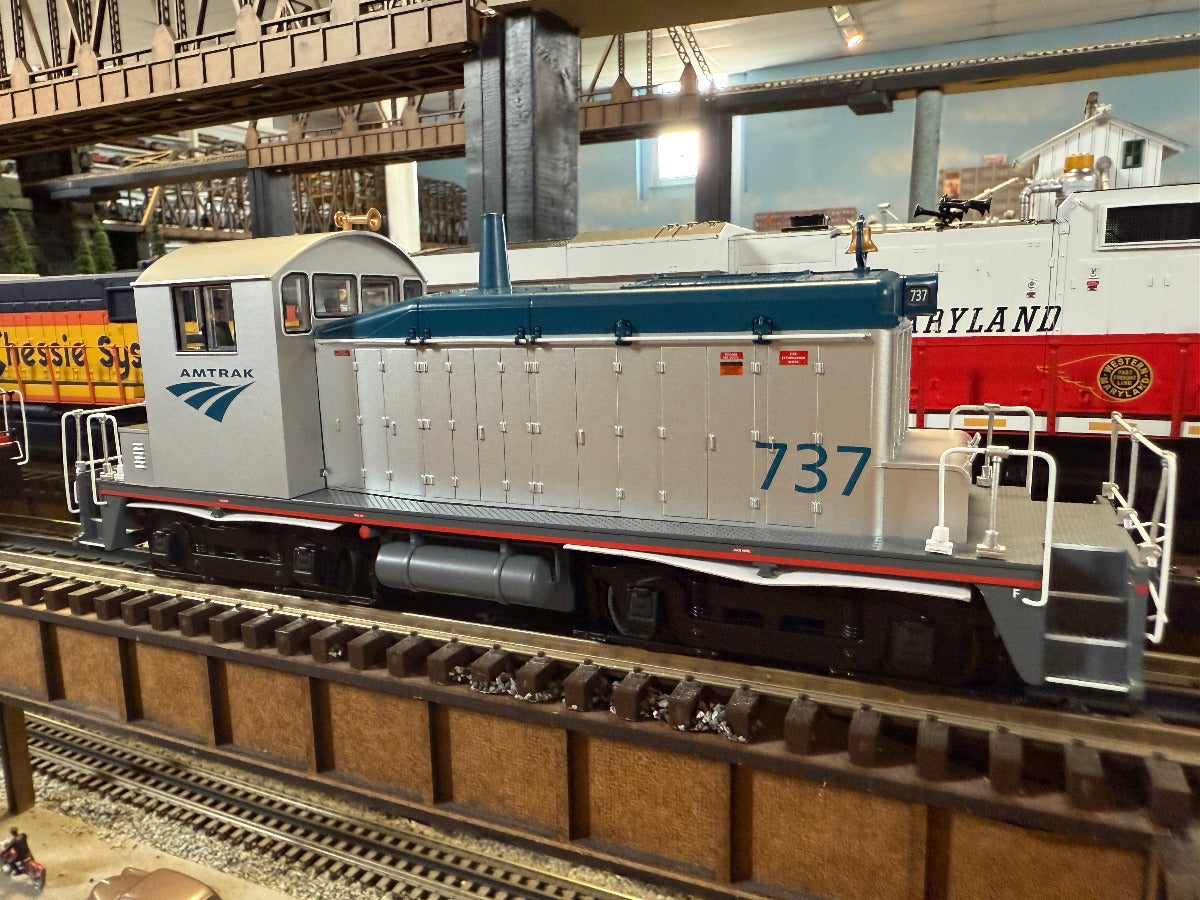 Lionel 2533320 - Legacy SW1 Diesel Locomotive "Amtrak" #737 (Phase V)