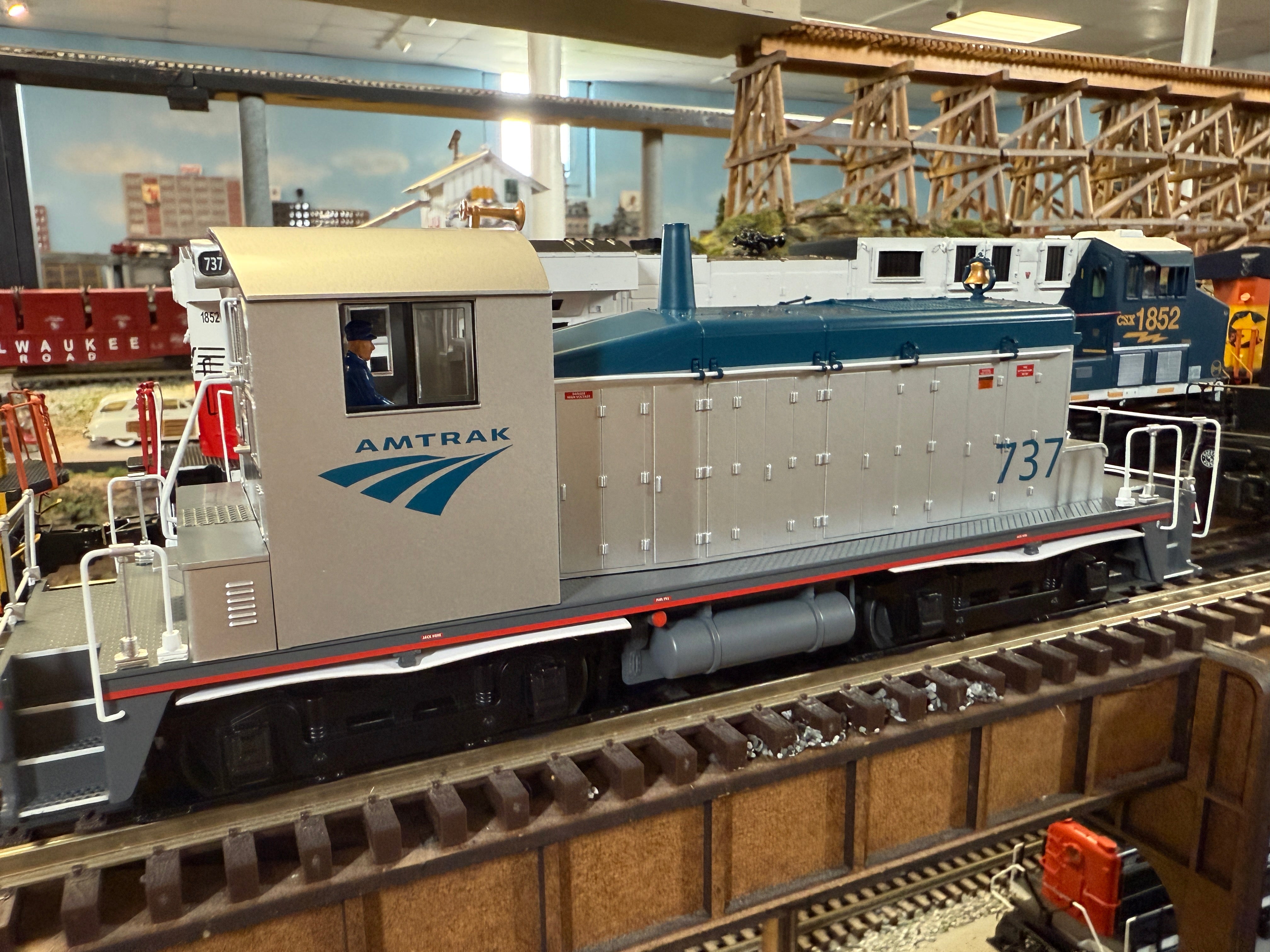 Lionel 2533320 - Legacy SW1 Diesel Locomotive "Amtrak" #737 (Phase V)