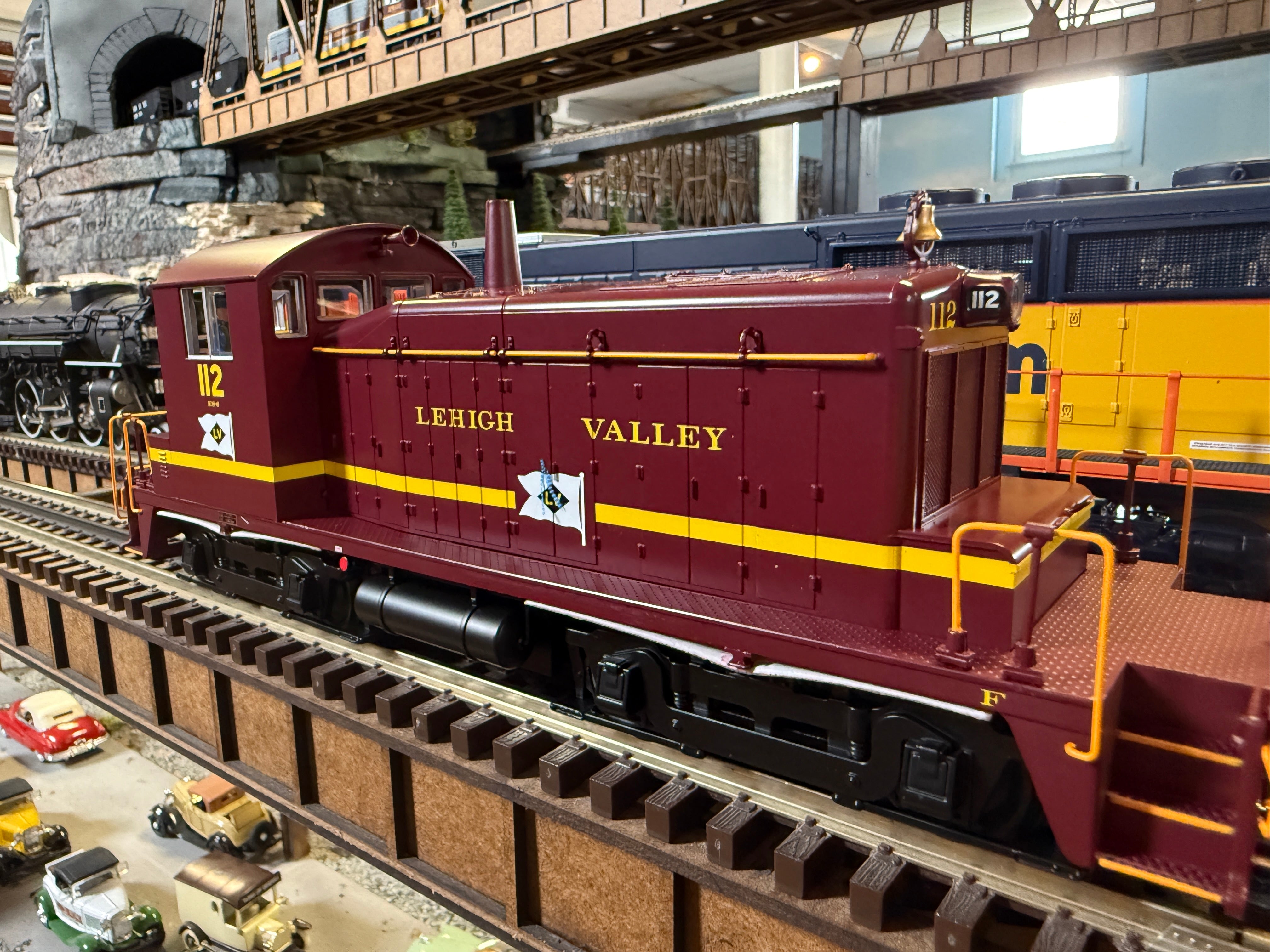 Lionel 2533370 - Legacy SW1 Diesel Locomotive "Lehigh Valley" #112