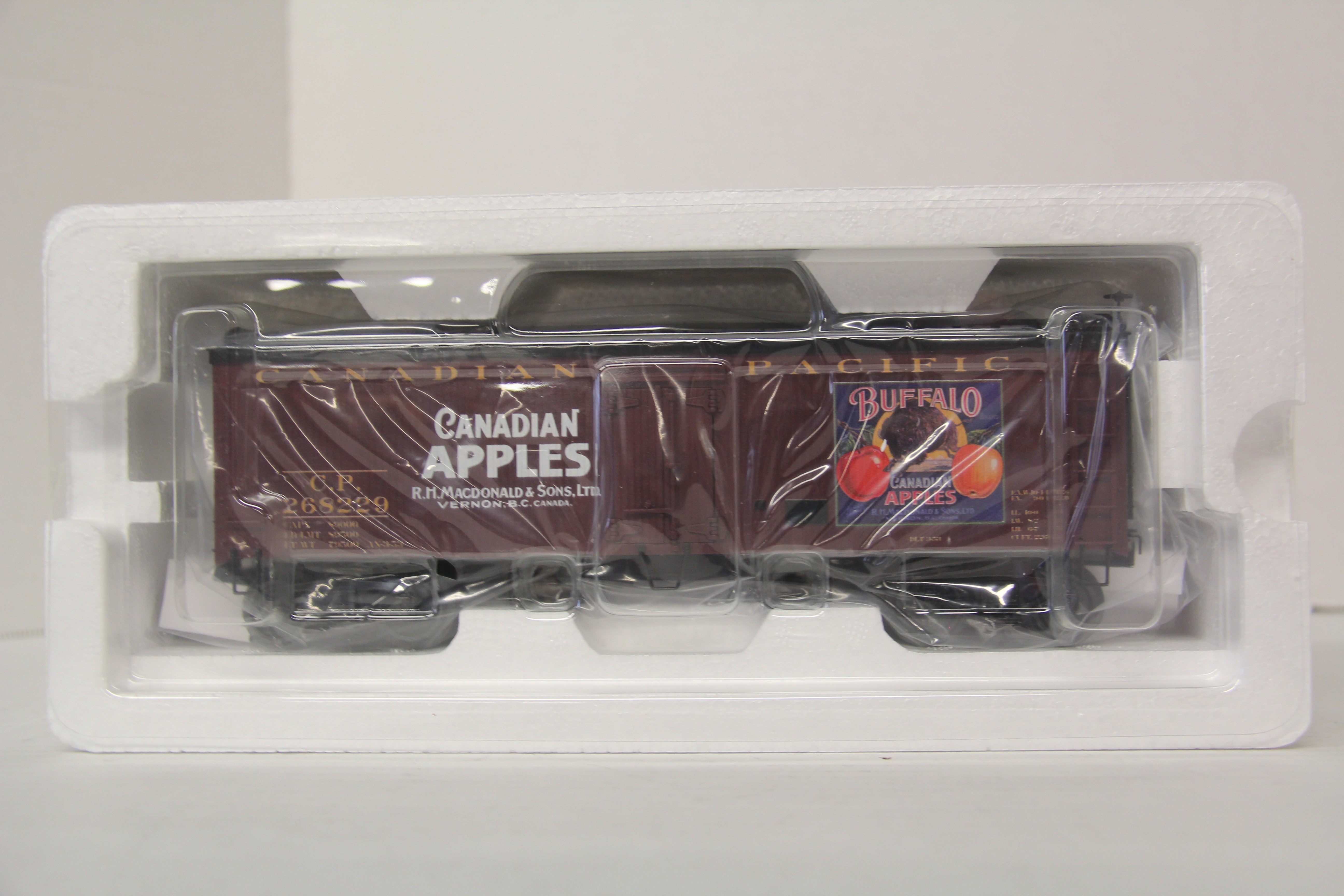 MTH 20-94658 Canadian Pacific 36' Woodsided Reefer Car #268229-Second hand-M6274