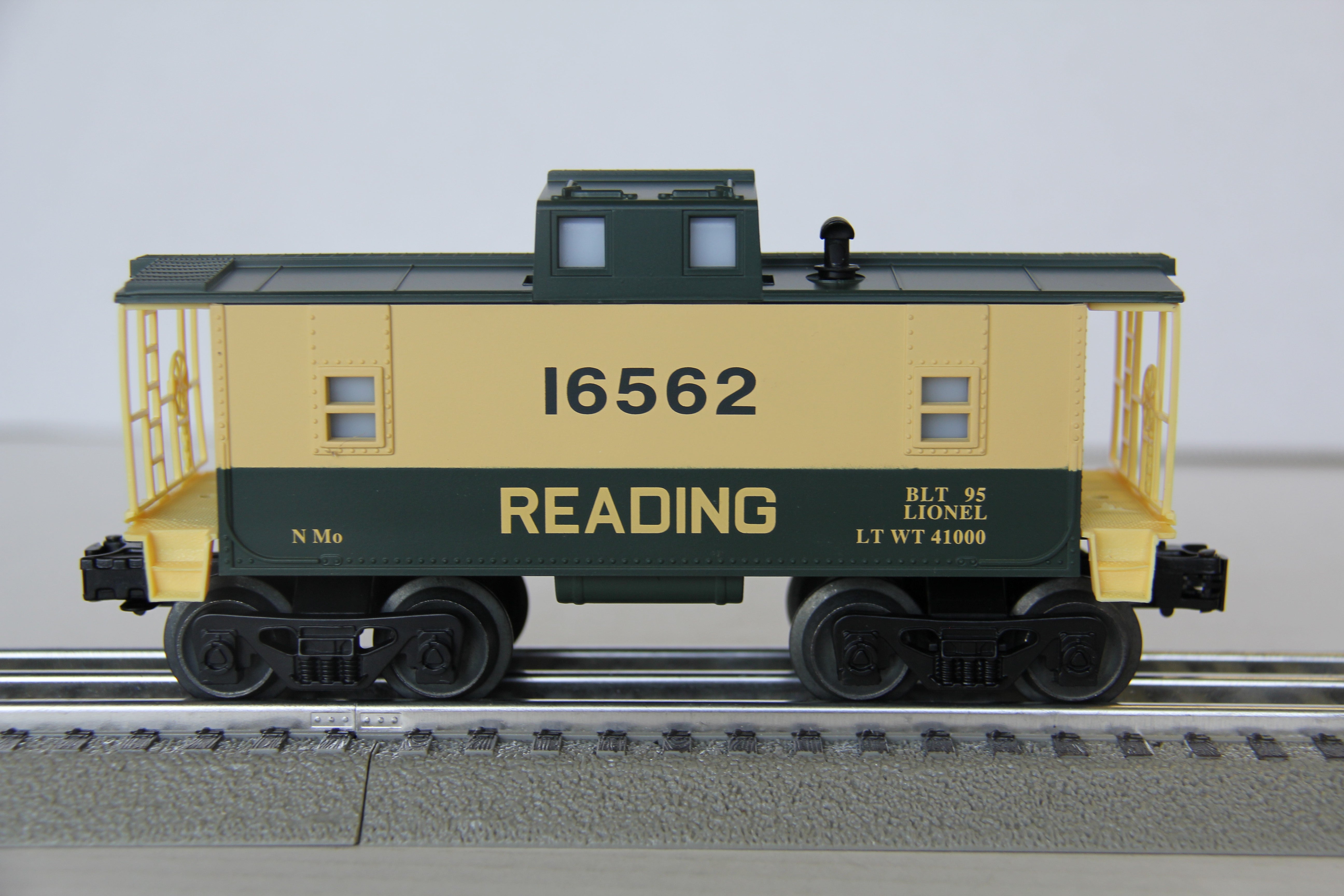 Lionel 6-16562 Reading Center Cupola Caboose-Second hand-M4194