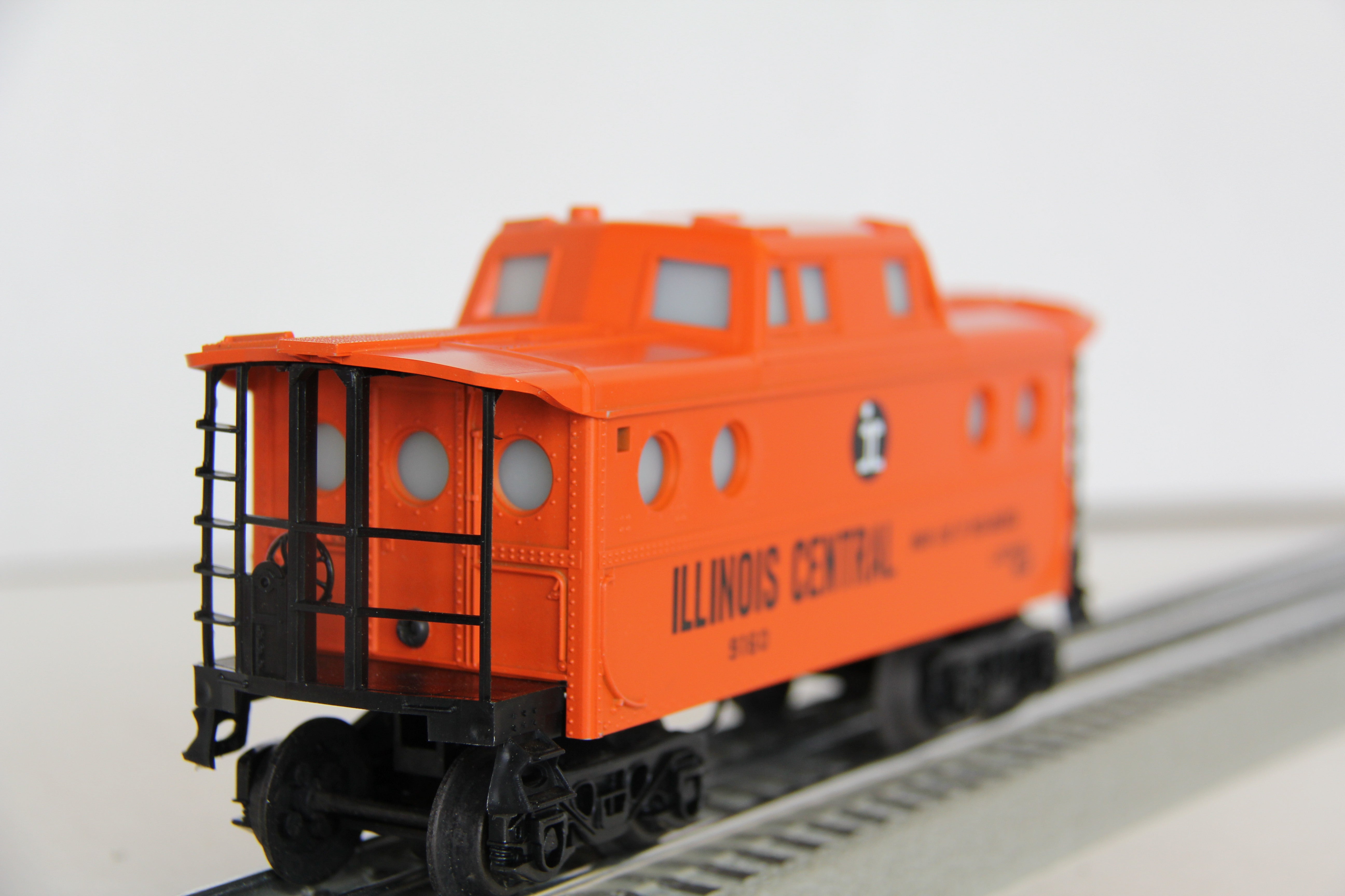 Lionel 6-9160 Illinois Central Lighted Caboose-Second hand-M4196