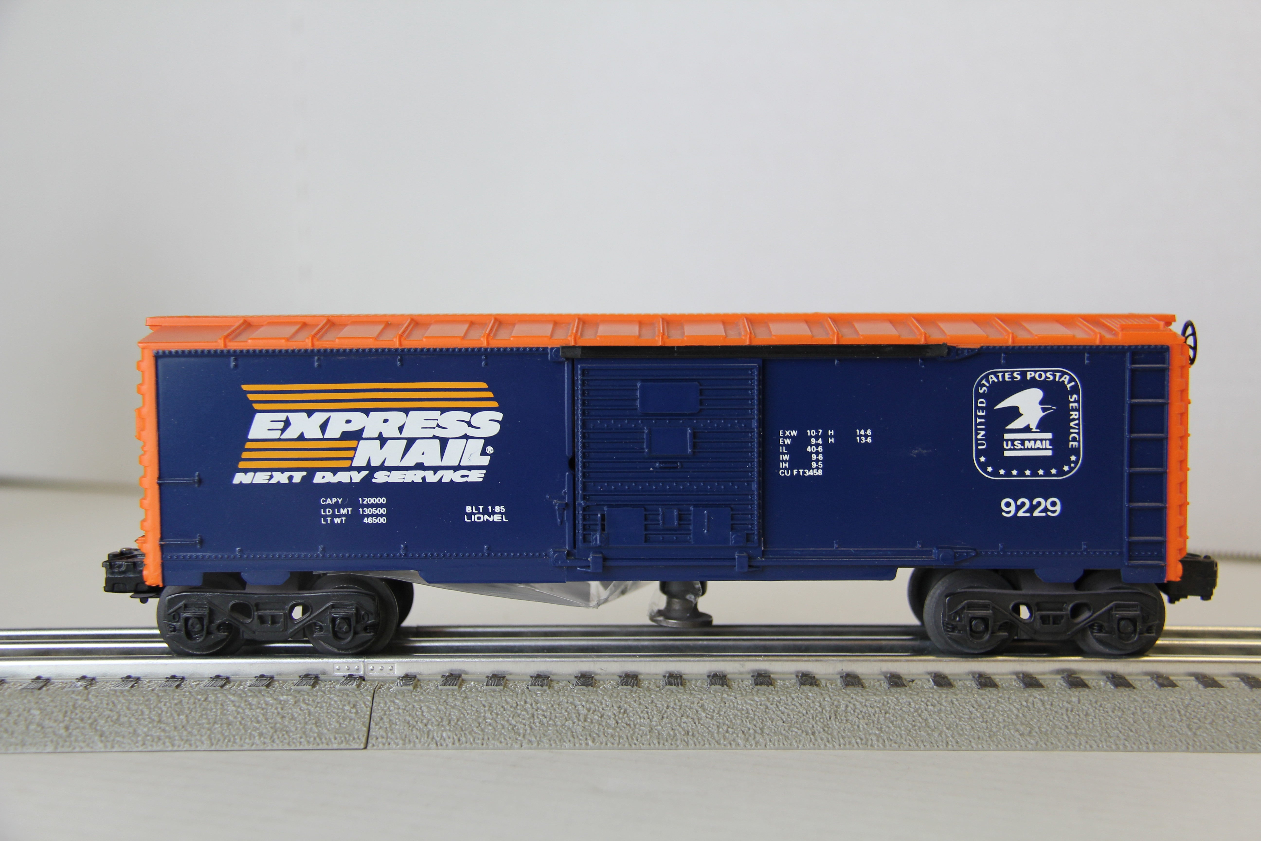 Lionel 6-9229 Express Mail Operating Box Car-Second hand-M4199