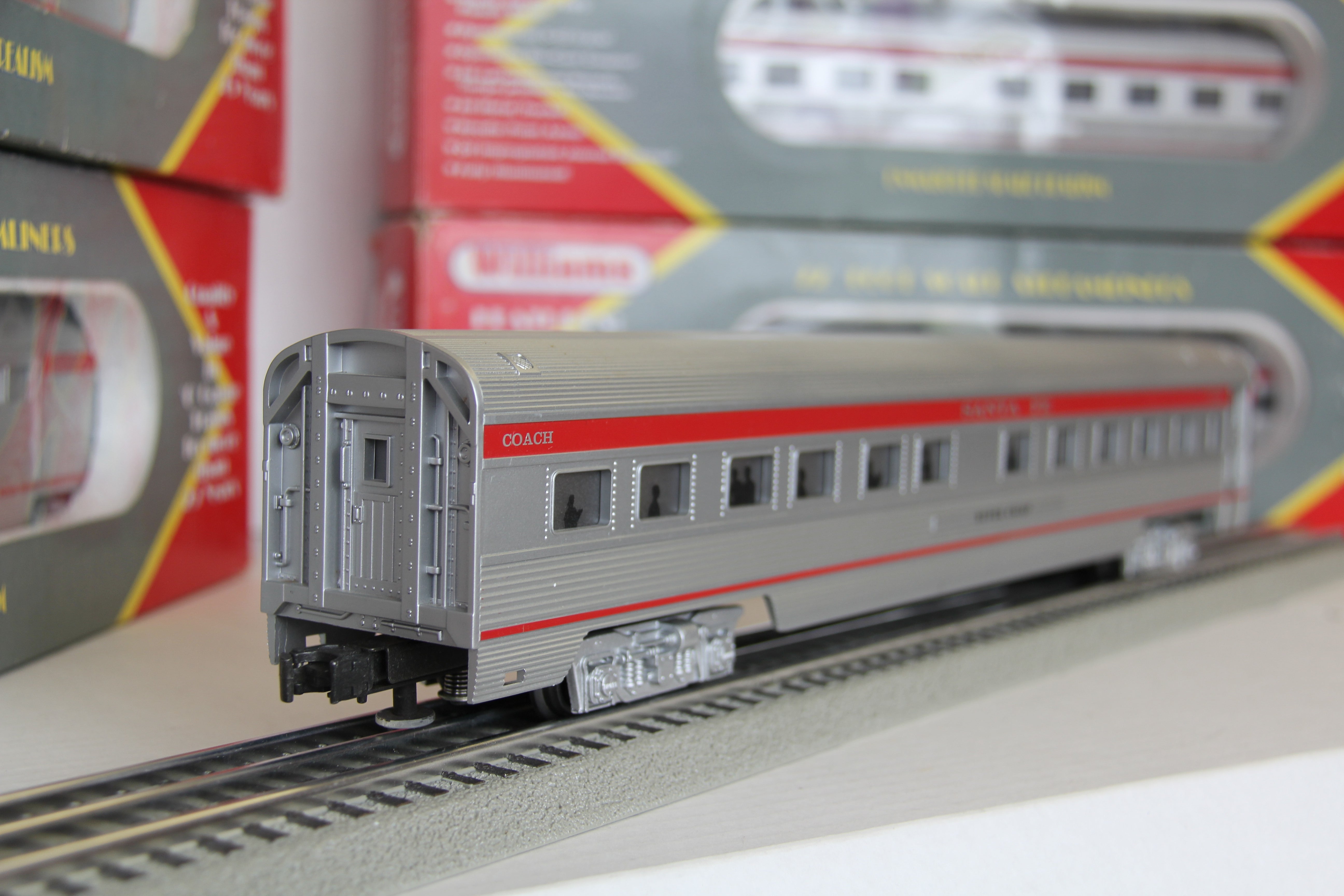 Williams 72 foot Santa Fe Passenger 5 Car Set-Second hand-M4206