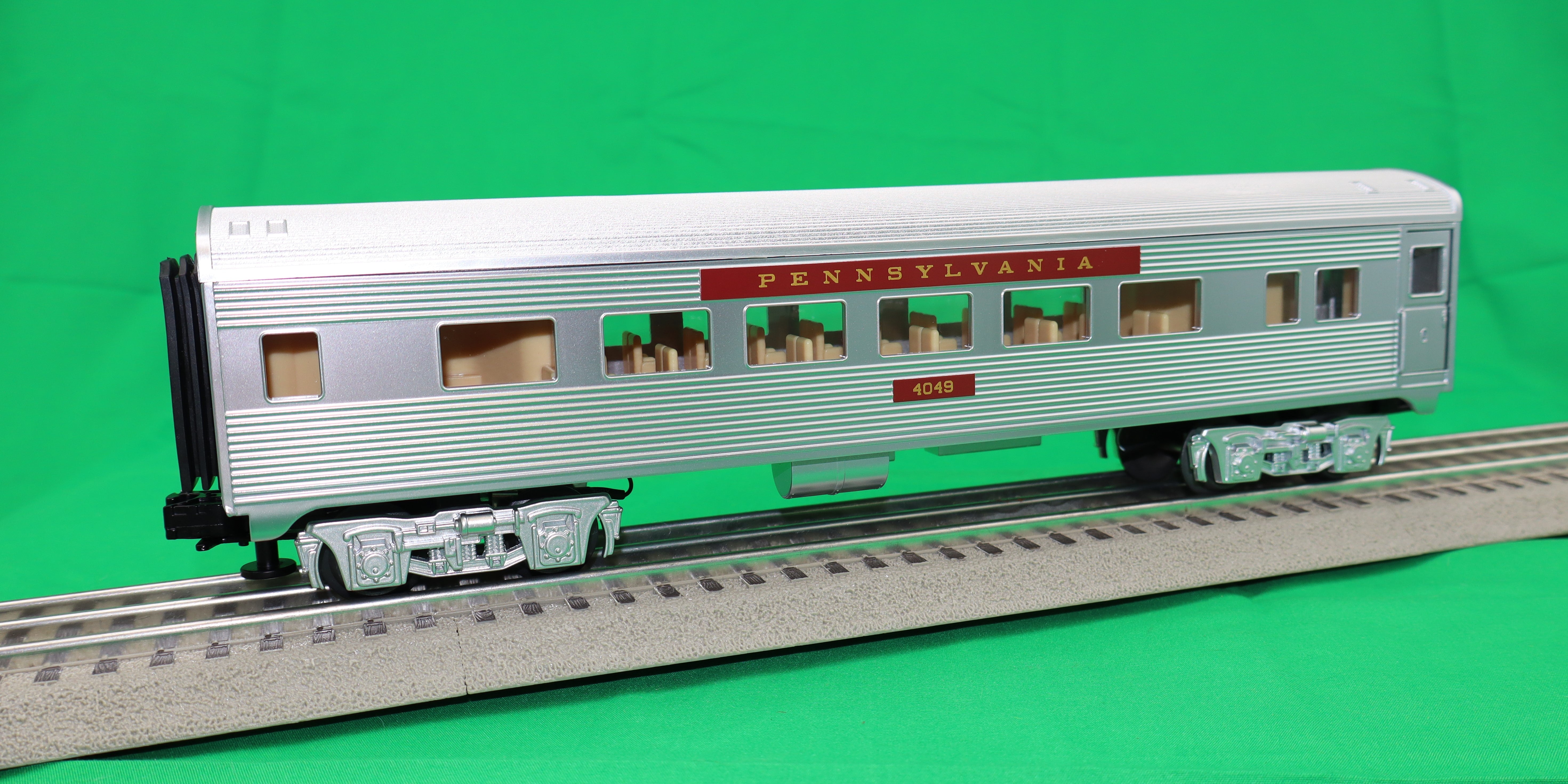 Lionel 2427790 - Streamlined Passenger Coach "Pennsylvania" #4049