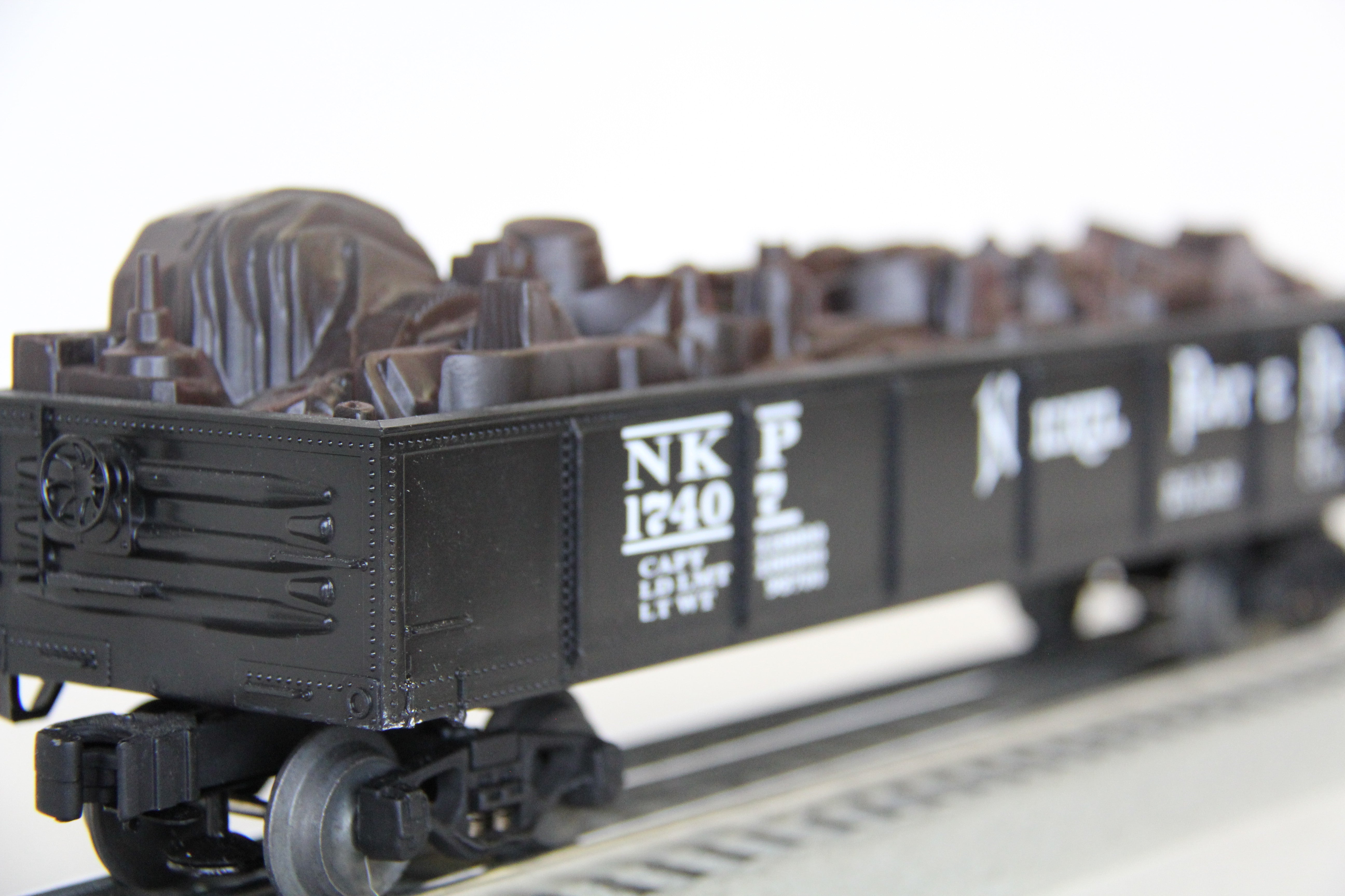 Lionel Nickel Plate Road Gondola with Junk Load-Second hand-M4180