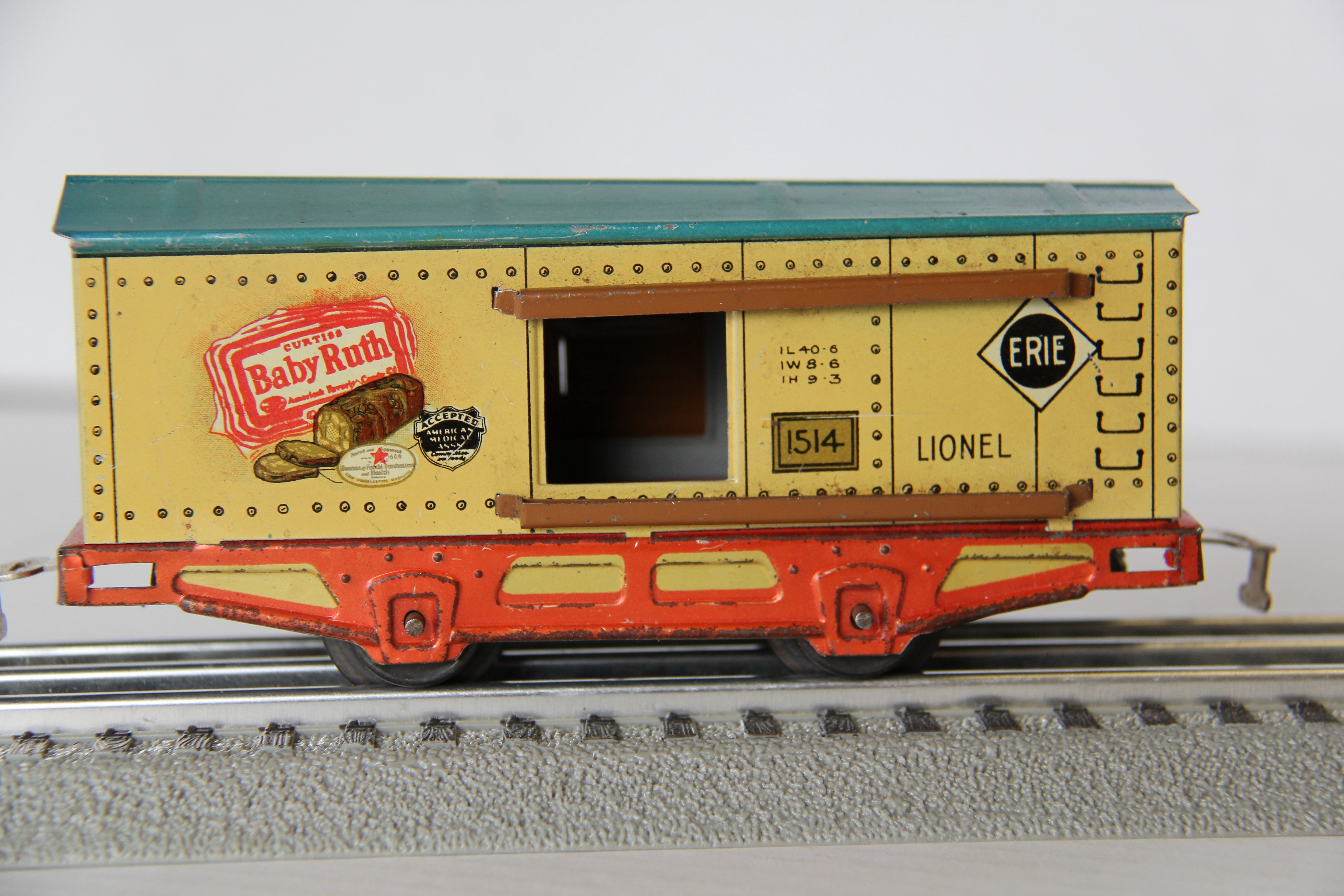 Lionel #1514 Erie "Baby Ruth" Boxcar-Second hand-M4214