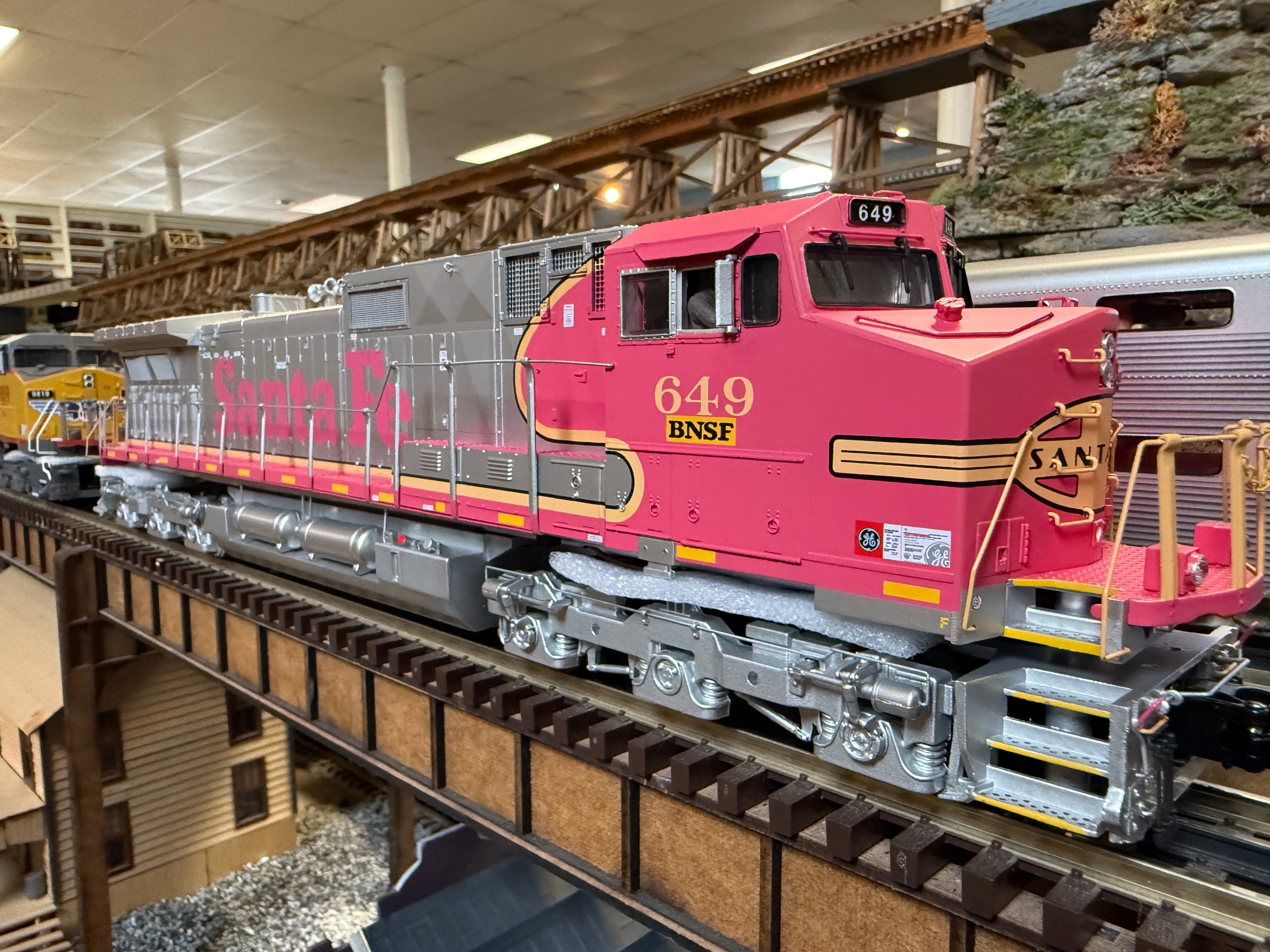 Atlas O 30138373 - Premier - C44-9W Diesel Locomotive "BNSF" #649 (ex-Santa Fe Warbonnet Patch)