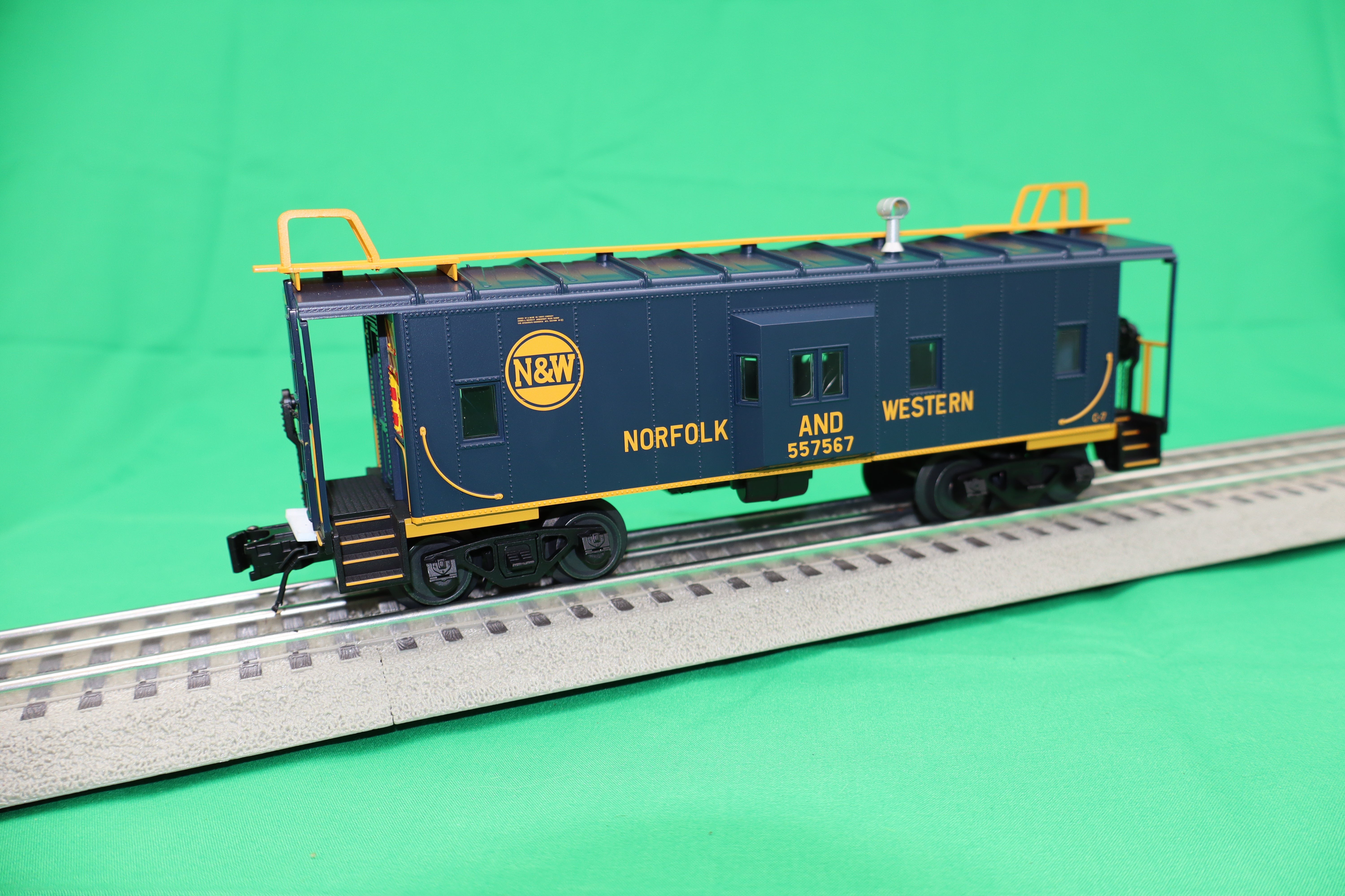 Atlas O 2001231 - Trainman - Bay Window Caboose "Norfolk & Western"