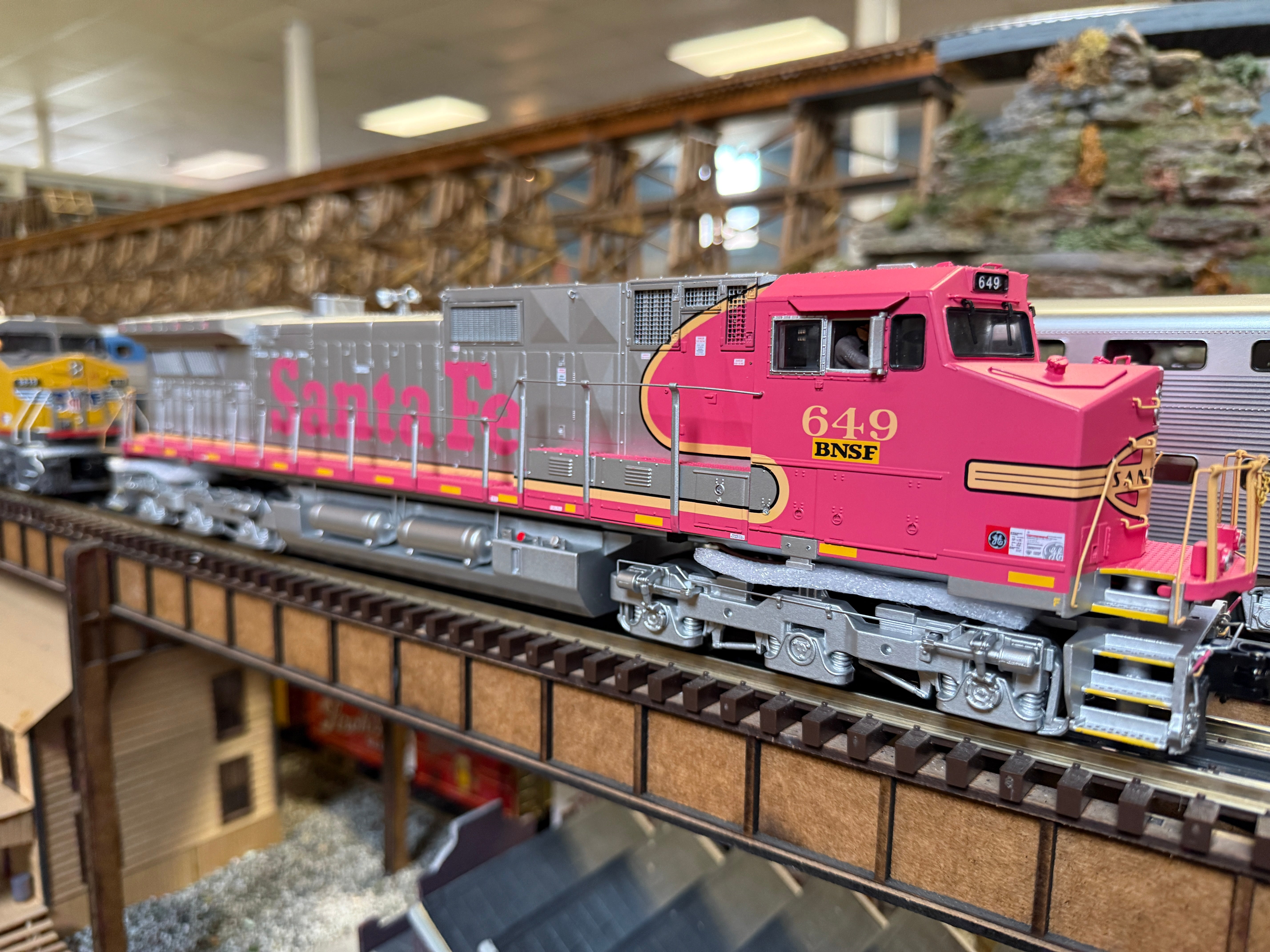 Atlas O 30138373 - Premier - C44-9W Diesel Locomotive "BNSF" #649 (ex-Santa Fe Warbonnet Patch)