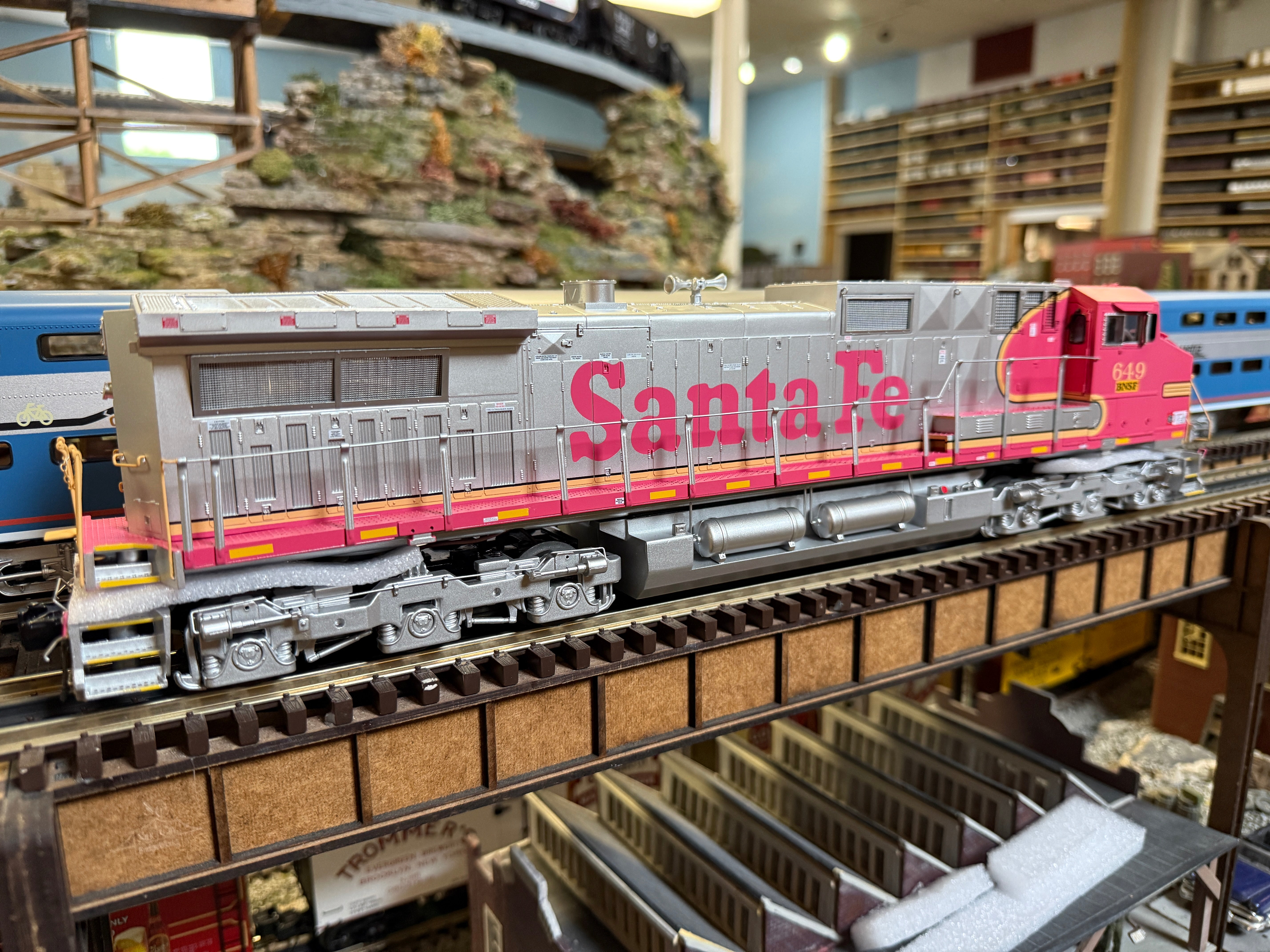 m&m's Lionel 2533171 - Legacy SD70M-2 Diesel Locomotive 