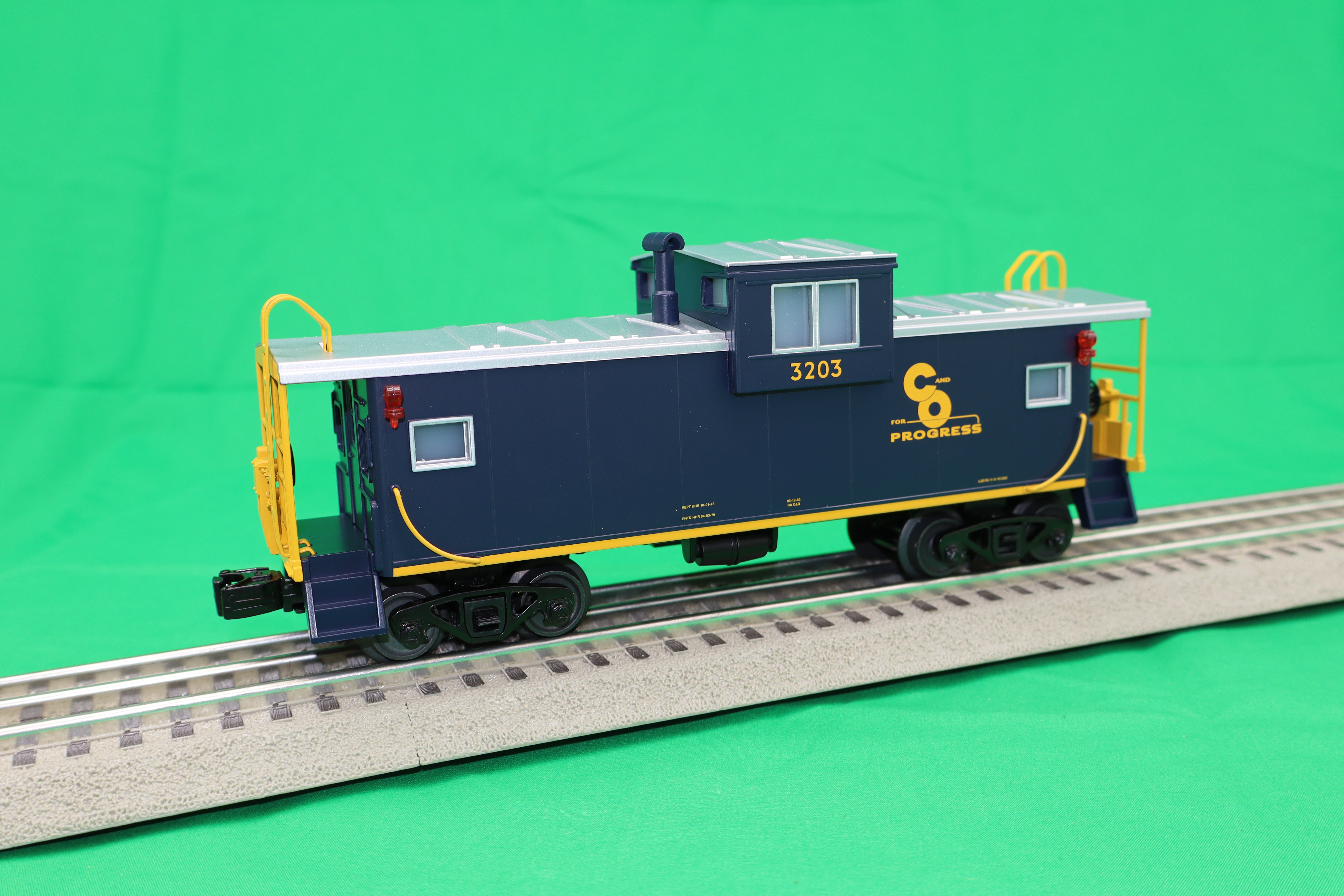 MTH 30-77401 - Extended Vision Caboose "Chesapeake & Ohio" #3203