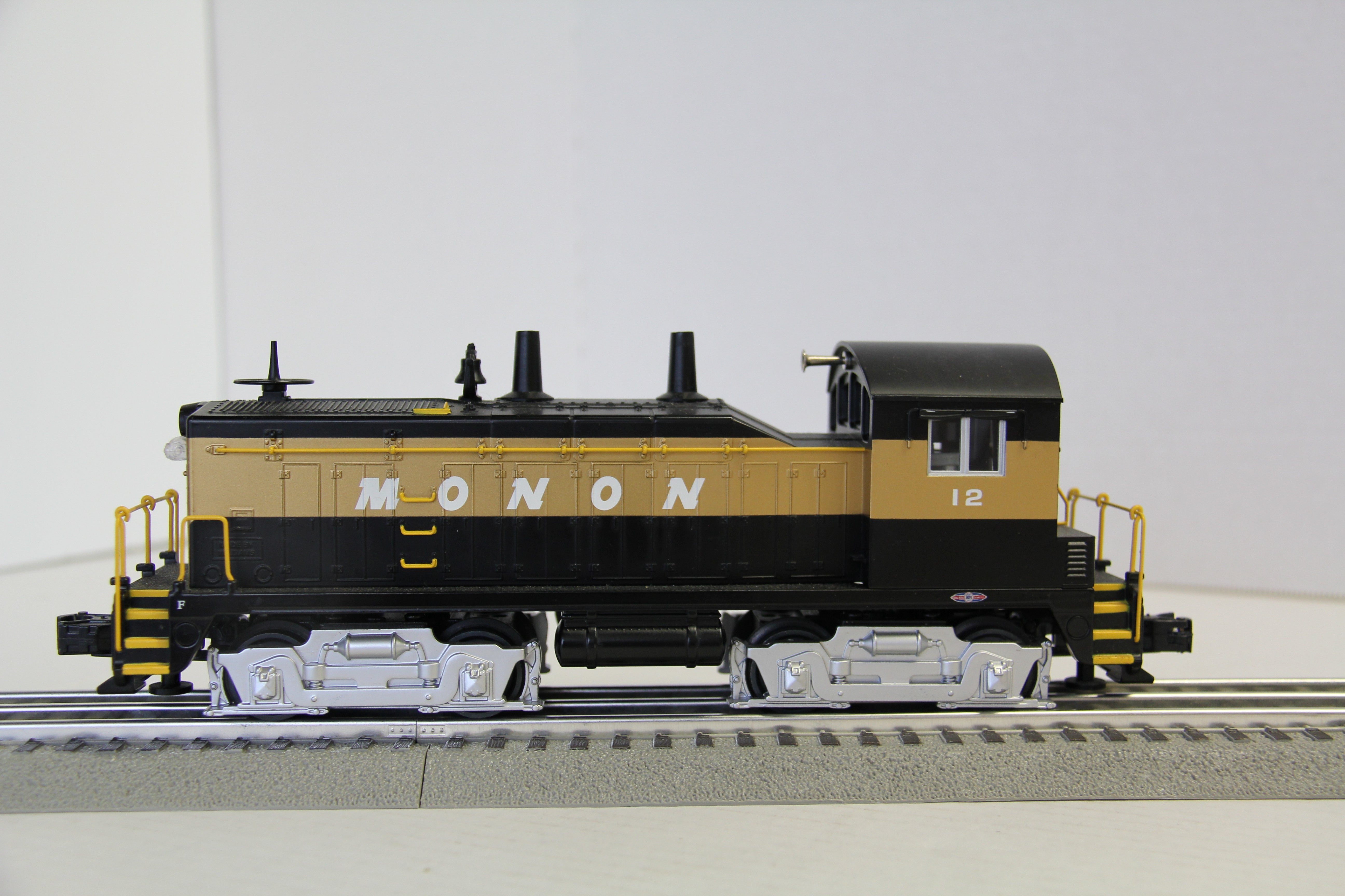 Williams #21620 Monon NW-2 Powered Diesel Locomotive-Second hand-M4211