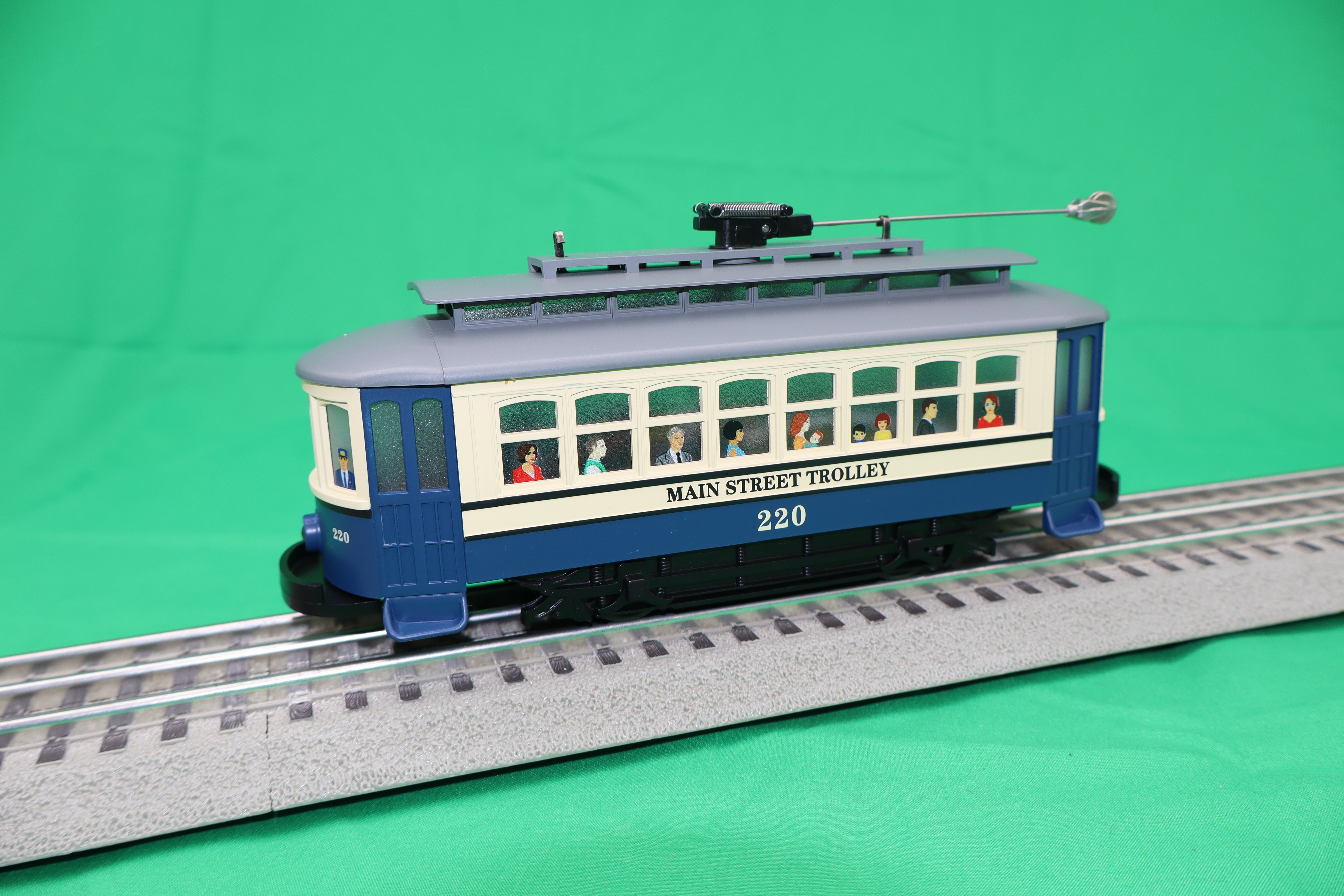 MTH 30-5246 - Bump-n-Go Trolley "Main Street" #220