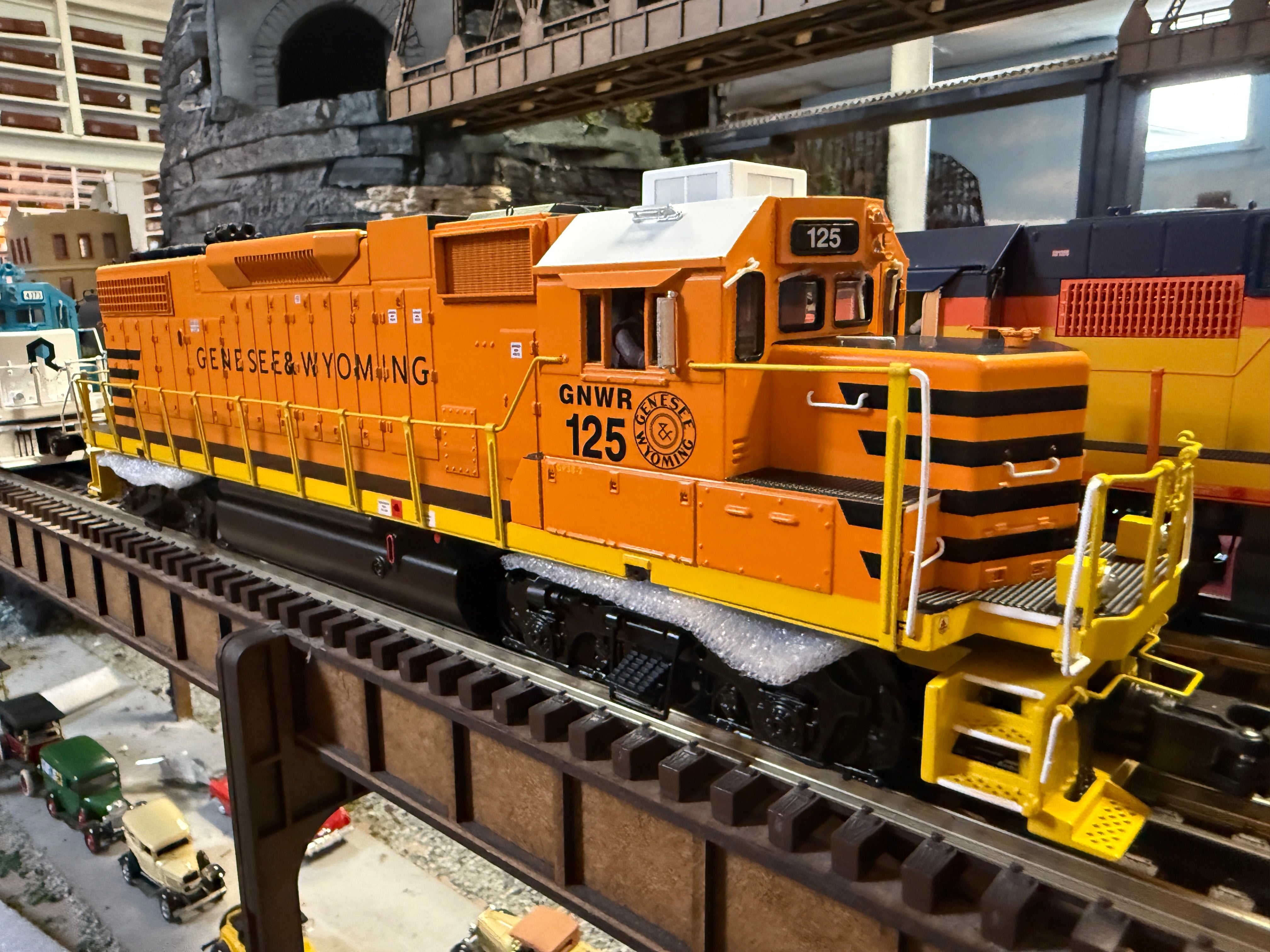 Atlas O 30138348 - Premier - GP38-2 Diesel Locomotive "Genesee & Wyoming" #125 (Heritage)