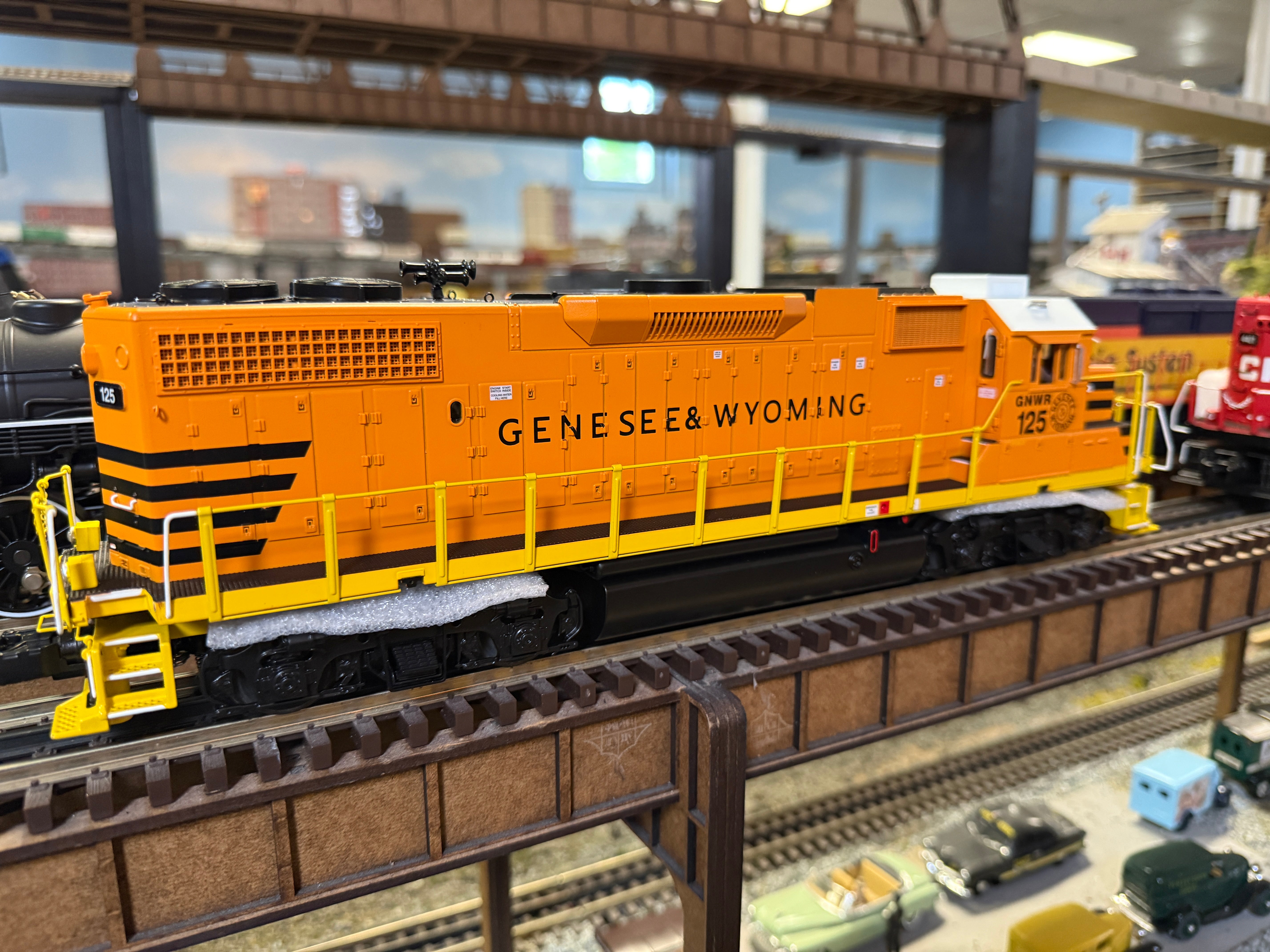 Atlas O 30138348 - Premier - GP38-2 Diesel Locomotive "Genesee & Wyoming" #125 (Heritage)