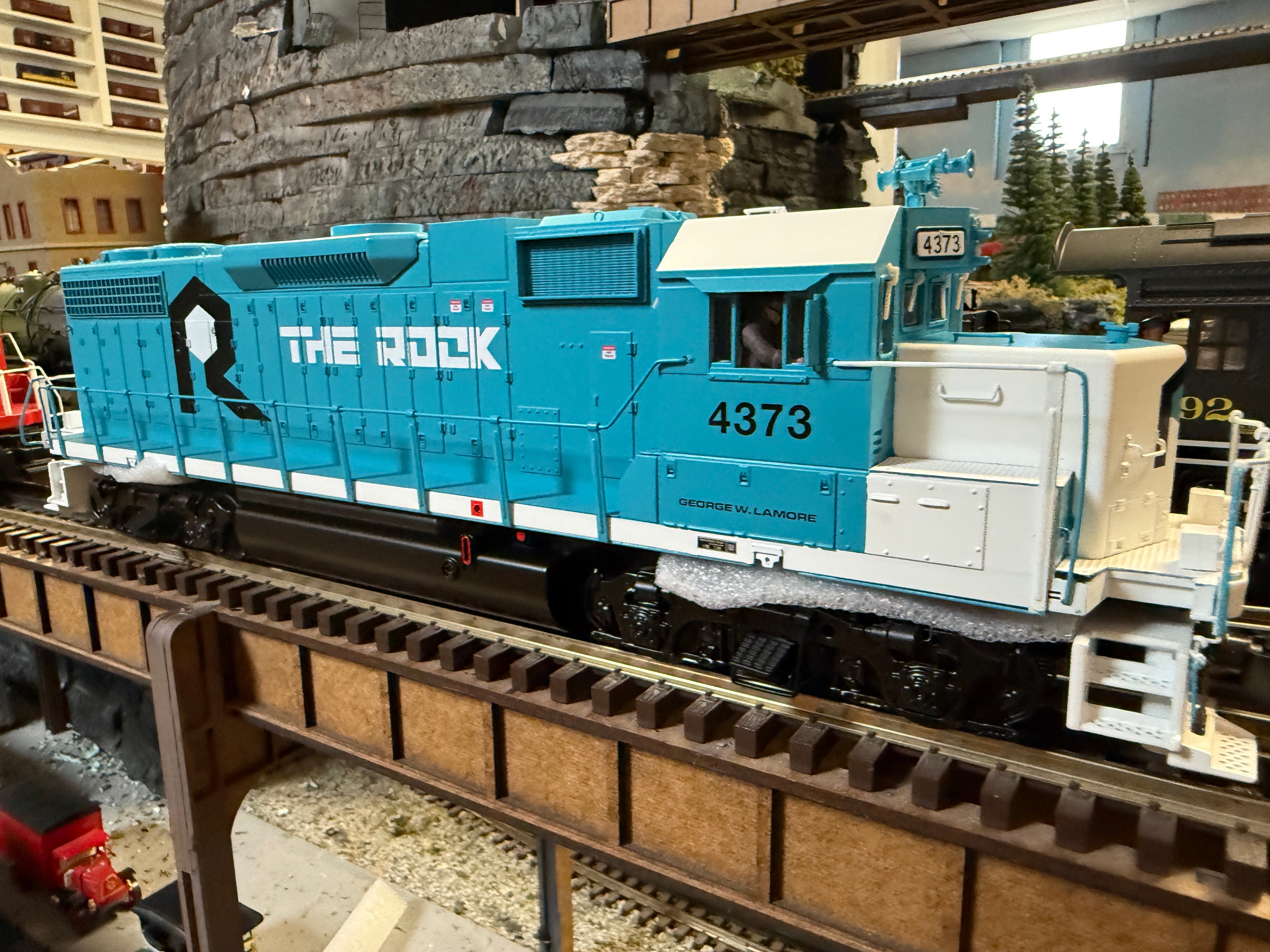 Atlas O 30138350 - Premier - GP38-2 Diesel Locomotive "Rock Island Rail" #4373 (George W. Lamore)