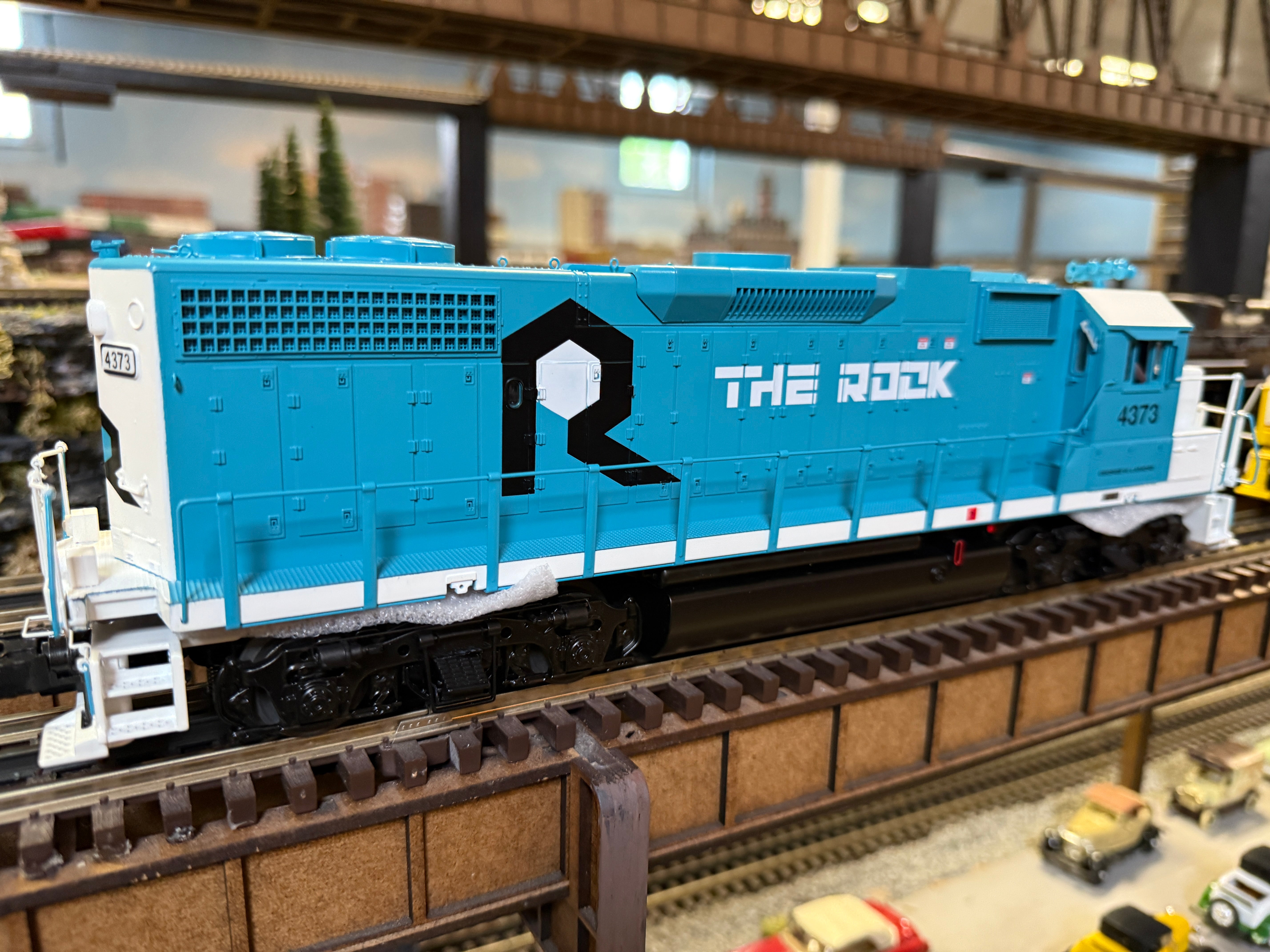 Atlas O 30138350 - Premier - GP38-2 Diesel Locomotive "Rock Island Rail" #4373 (George W. Lamore)