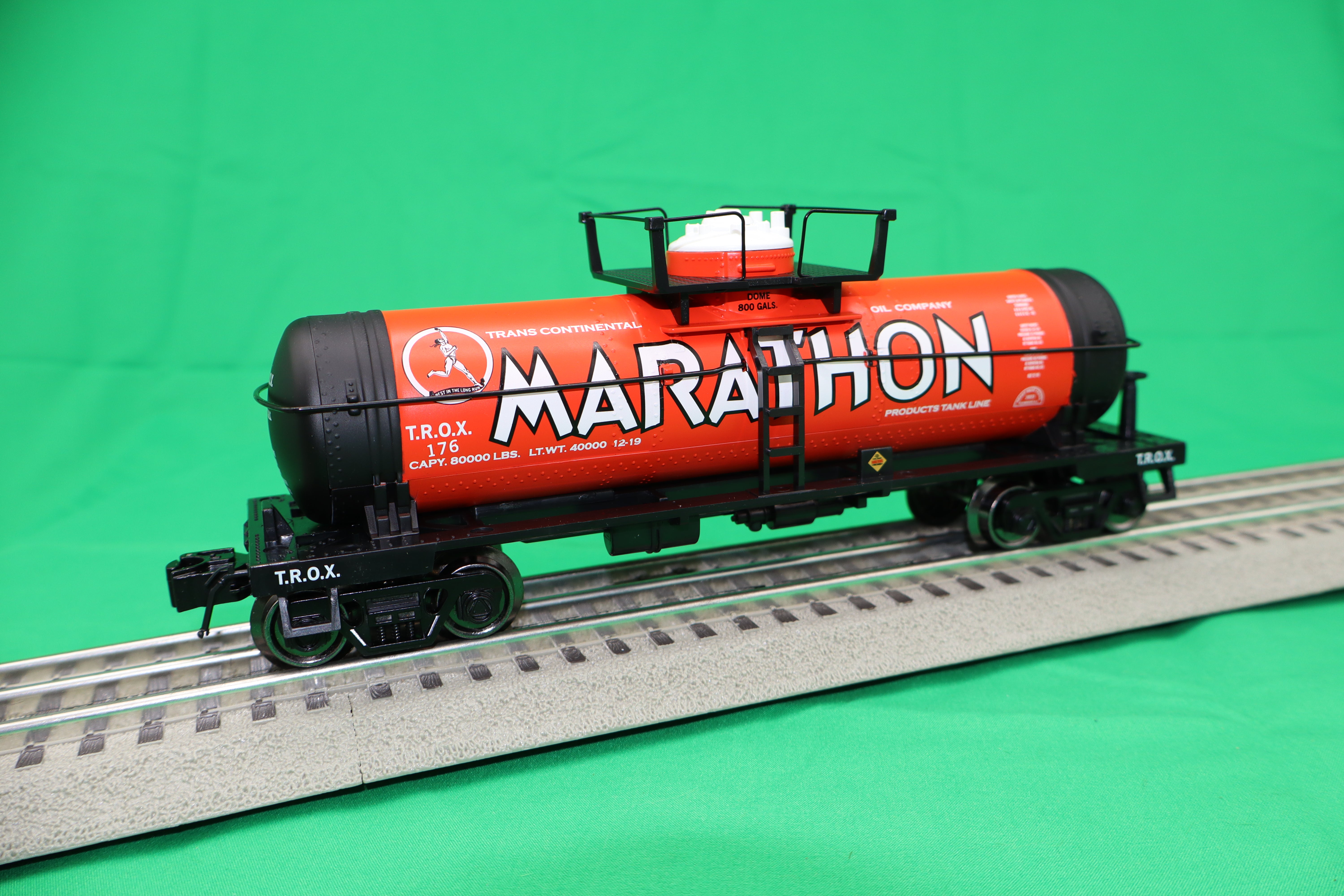 Ready Made Trains RMT-96899-109 - 8000 Gallon Single Dome Tank "Marathon Oil"