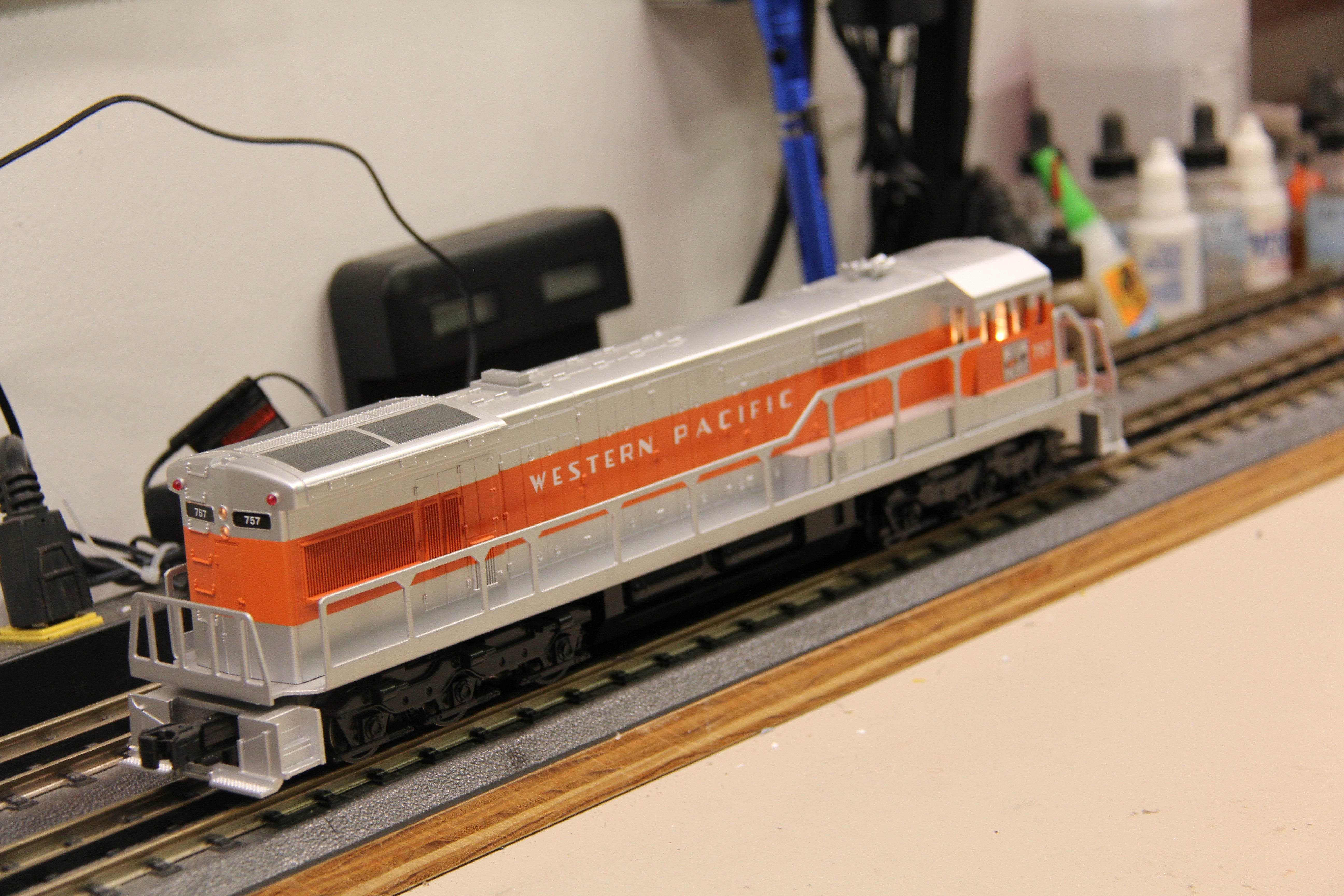 Williams #22218 Western Pacific U33c Powered Locomotive-Second hand-M6298