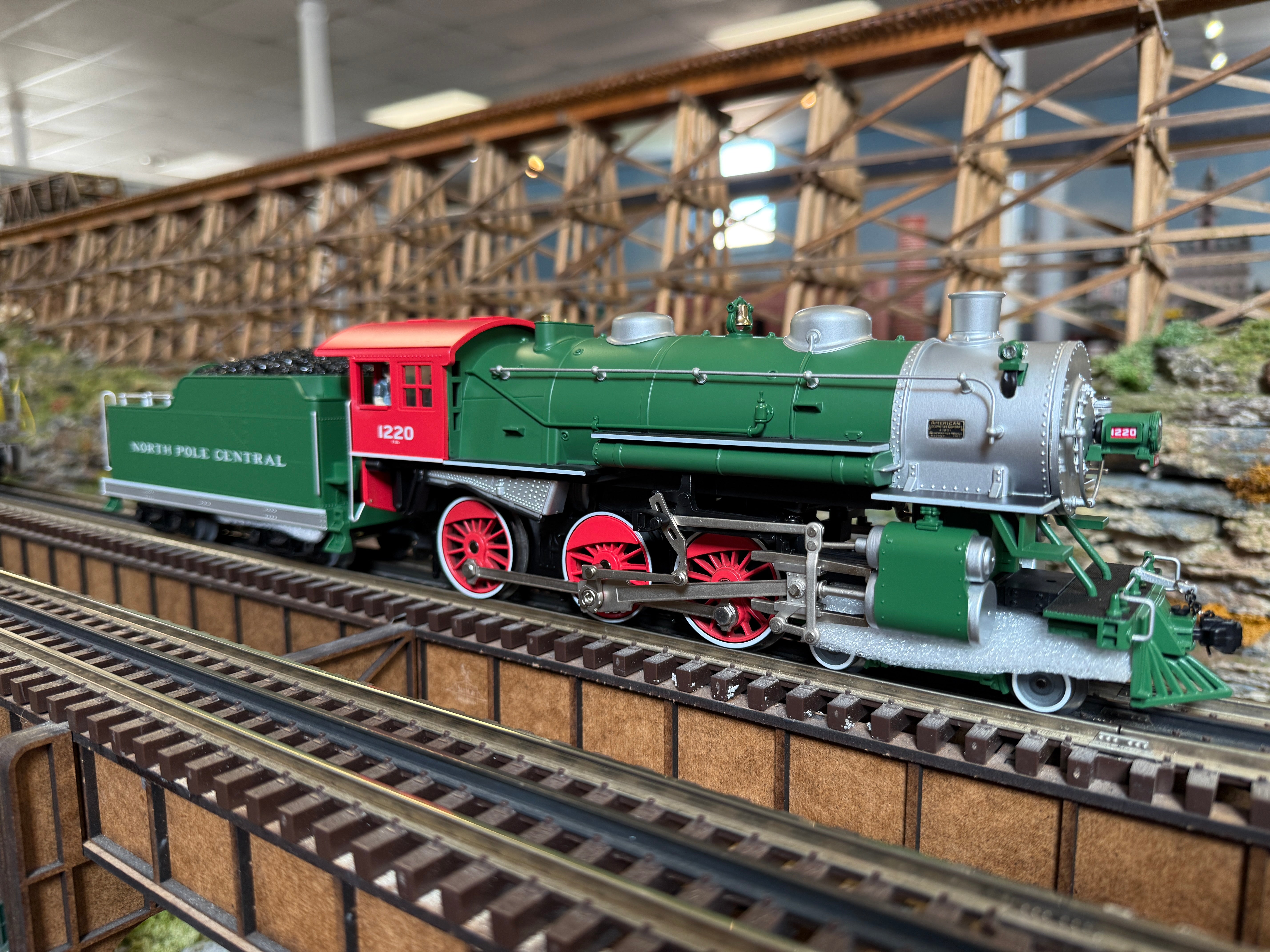 Lionel 2422070 - Legacy "North Pole Central" Cocoa Milk Freight Train Set