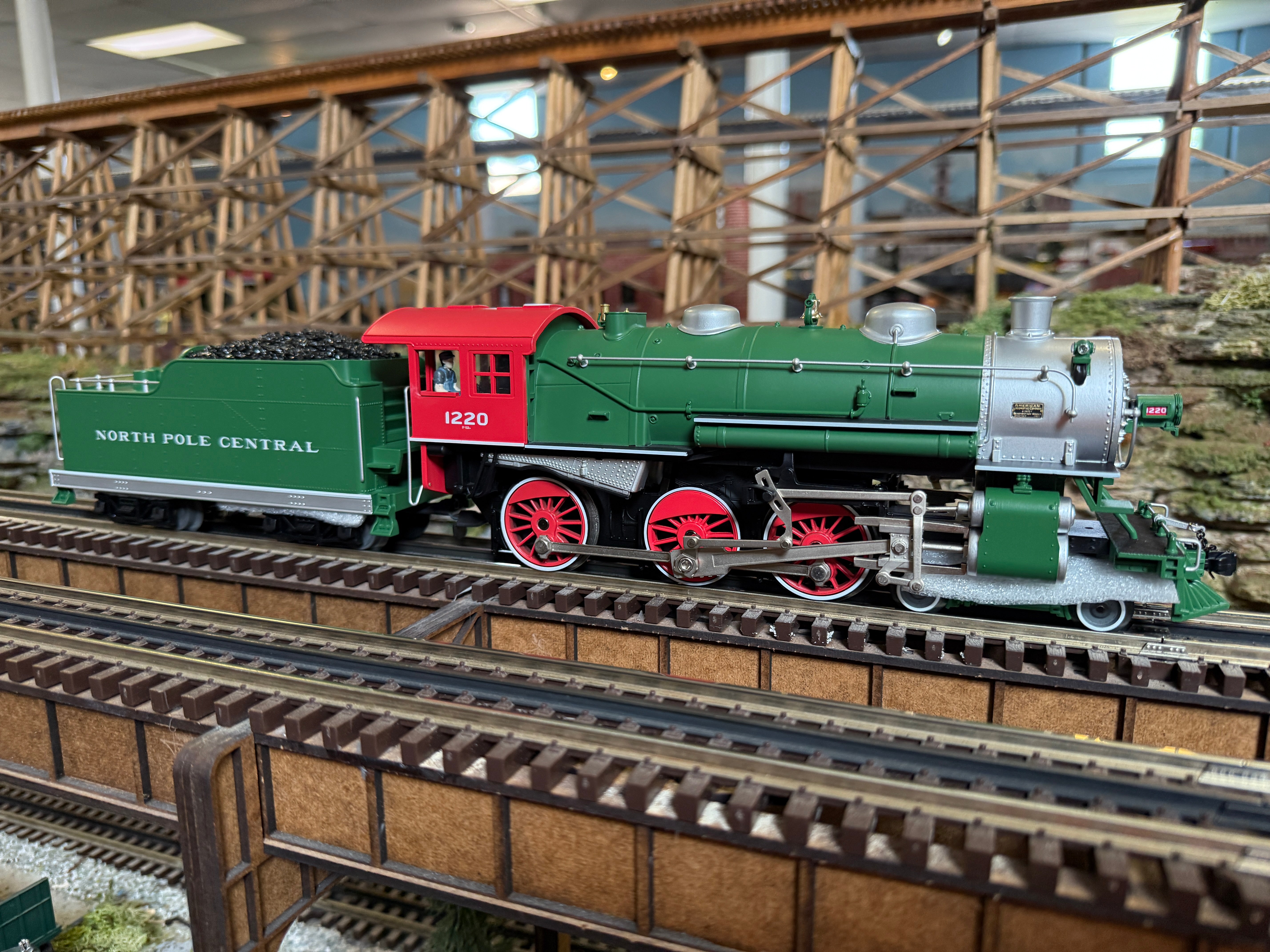 Lionel 2422070 - Legacy "North Pole Central" Cocoa Milk Freight Train Set