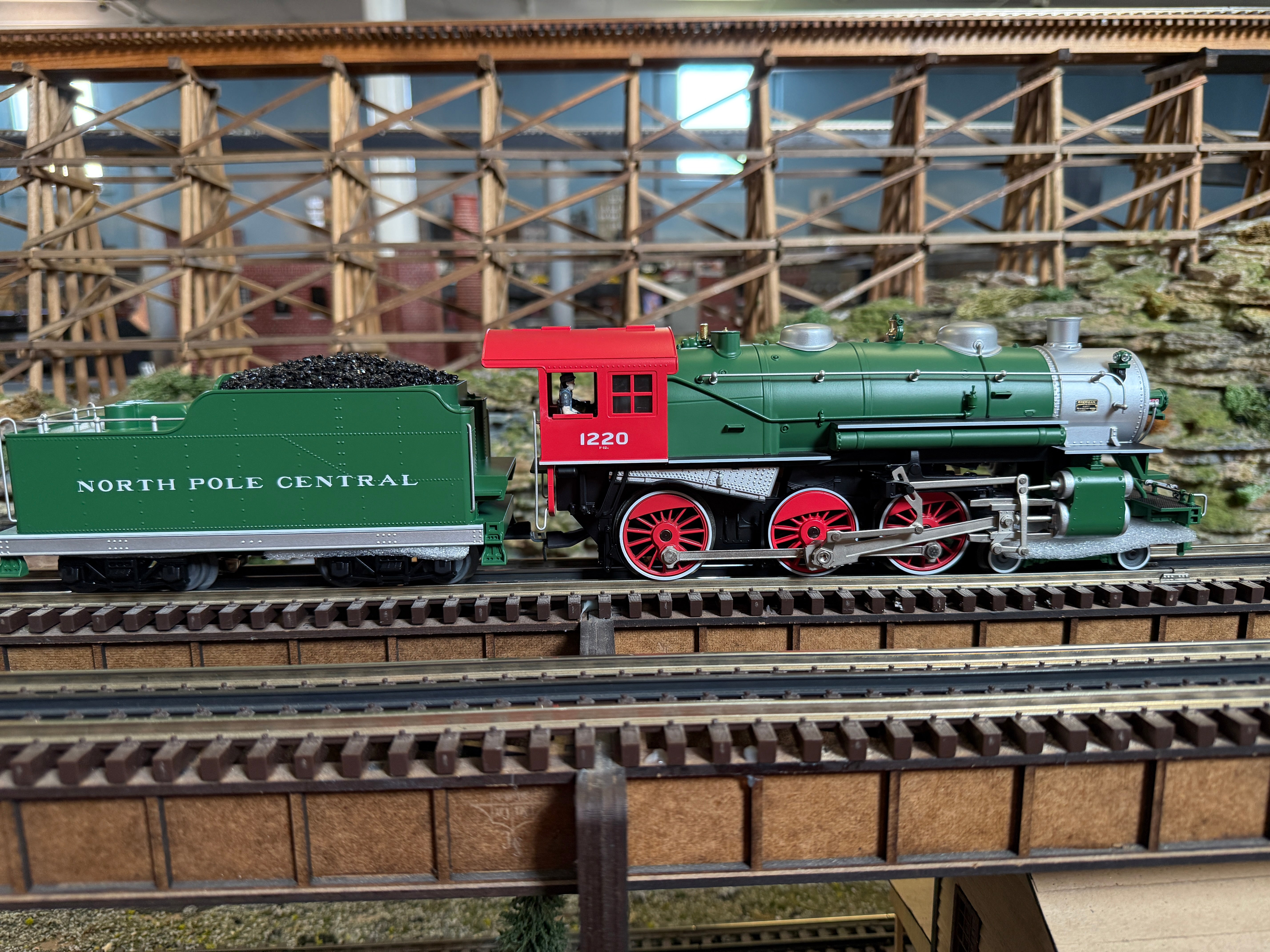 Lionel 2422070 - Legacy "North Pole Central" Cocoa Milk Freight Train Set