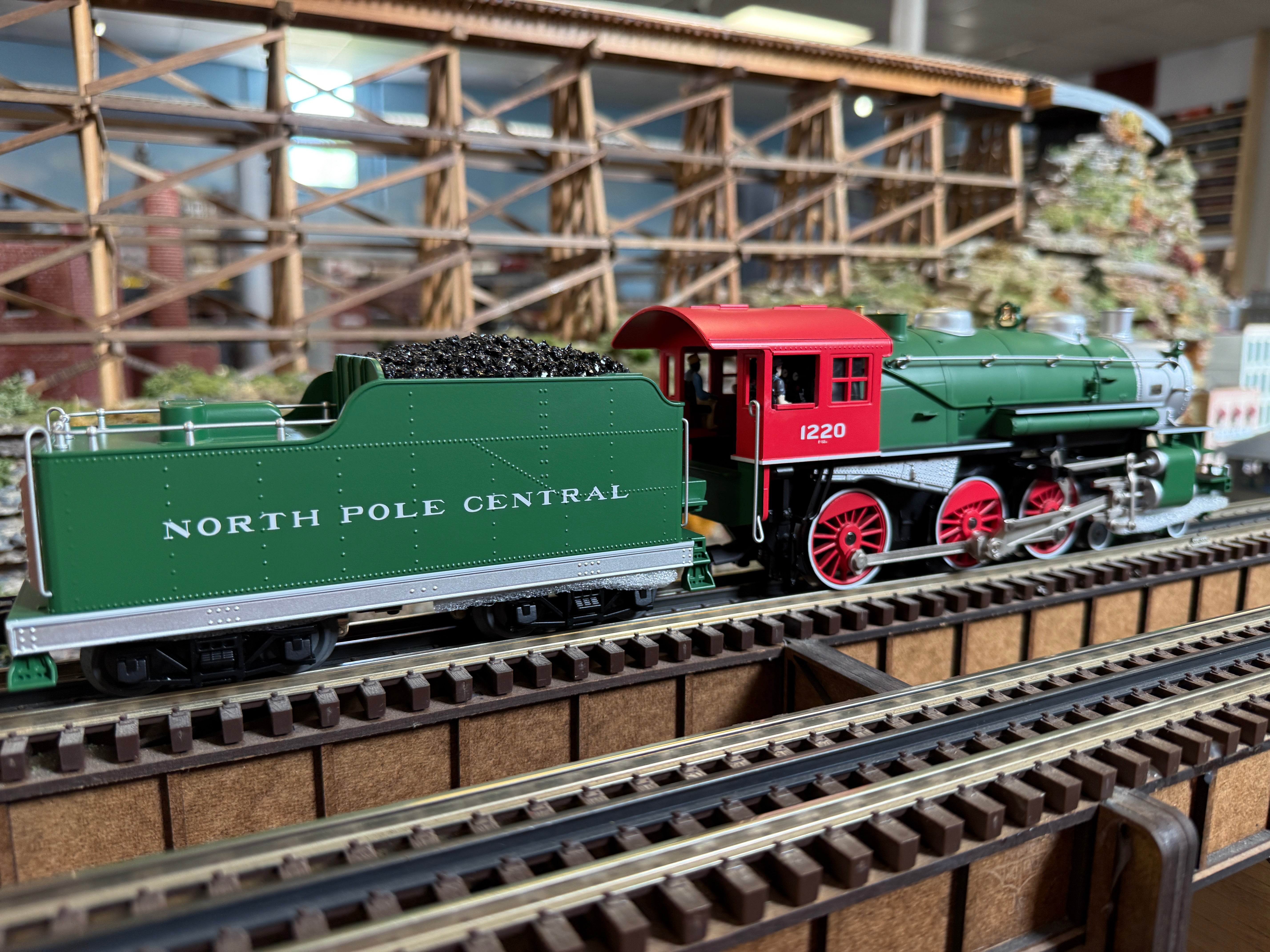 Lionel 2422070 - Legacy "North Pole Central" Cocoa Milk Freight Train Set