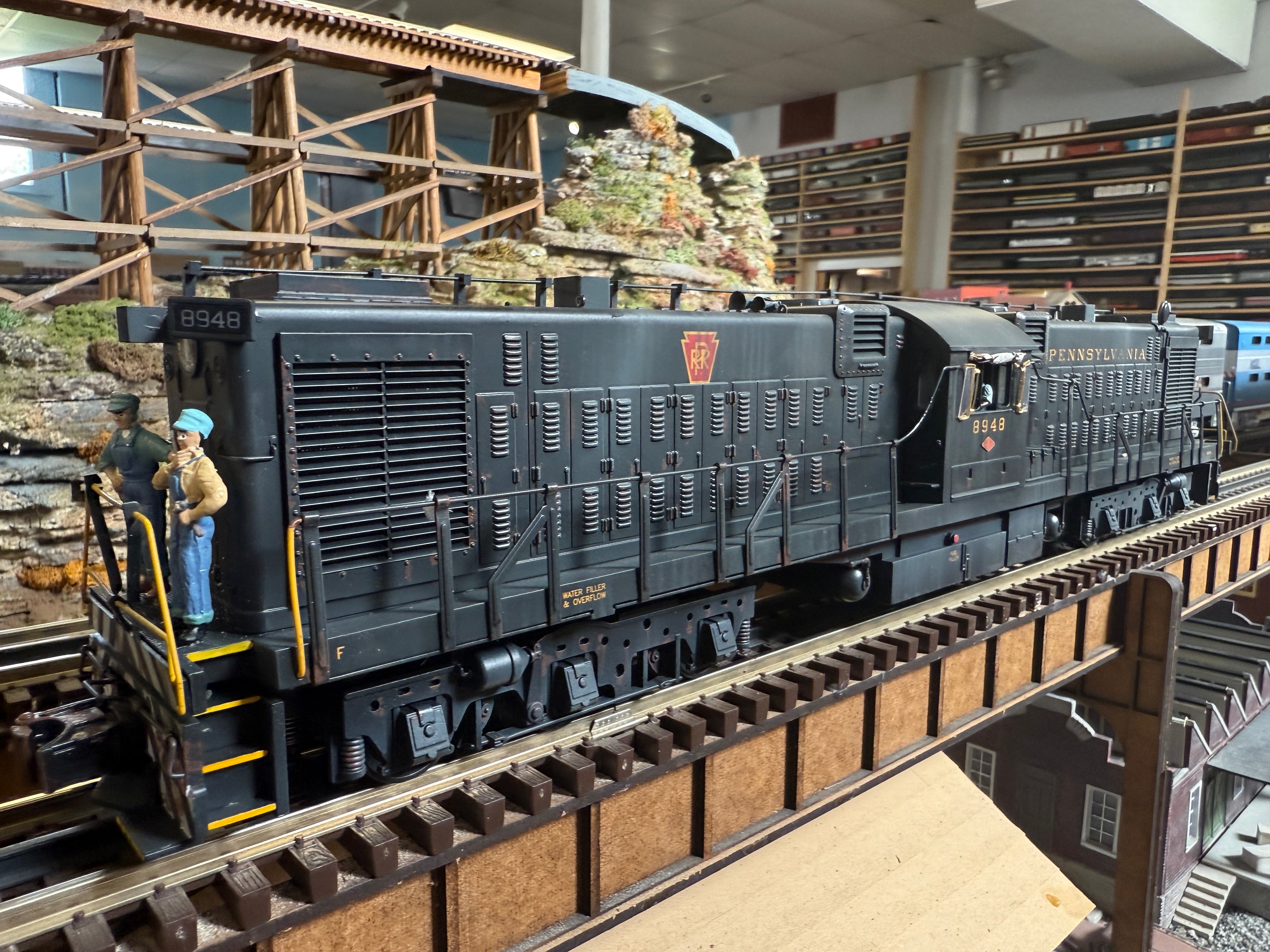 MTH 20-2302-1 2500 HP Transfer Diesel Engine - Pennsylvania #8948 - Weathered