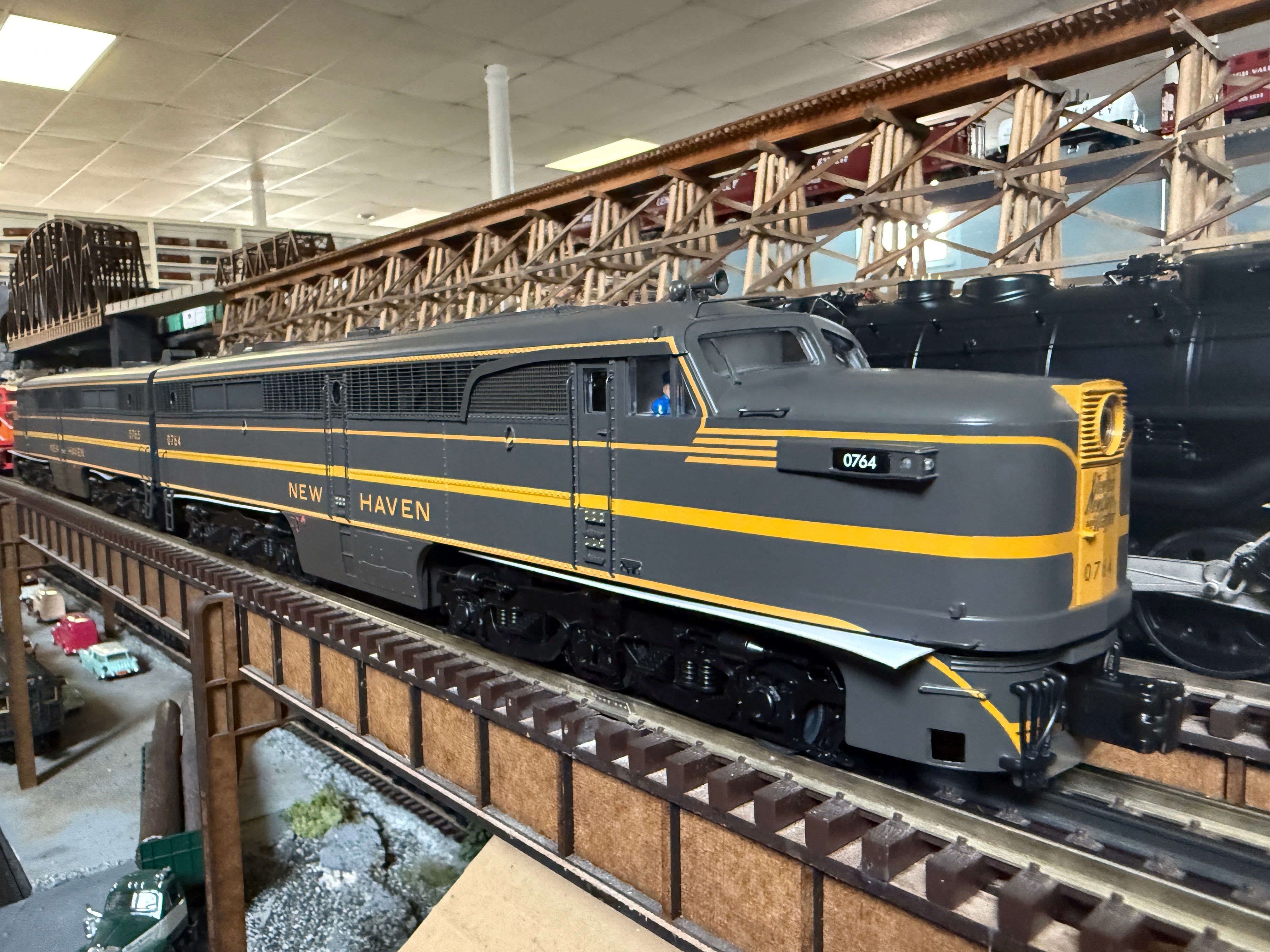 Lionel 2533290 - Legacy PA AA Diesel Locomotive "New Haven" #764/765
