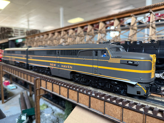 Lionel 2533290 - Legacy - PA AA Diesel Locomotive "New Haven" #764/765 - MrMuffin'sTrains