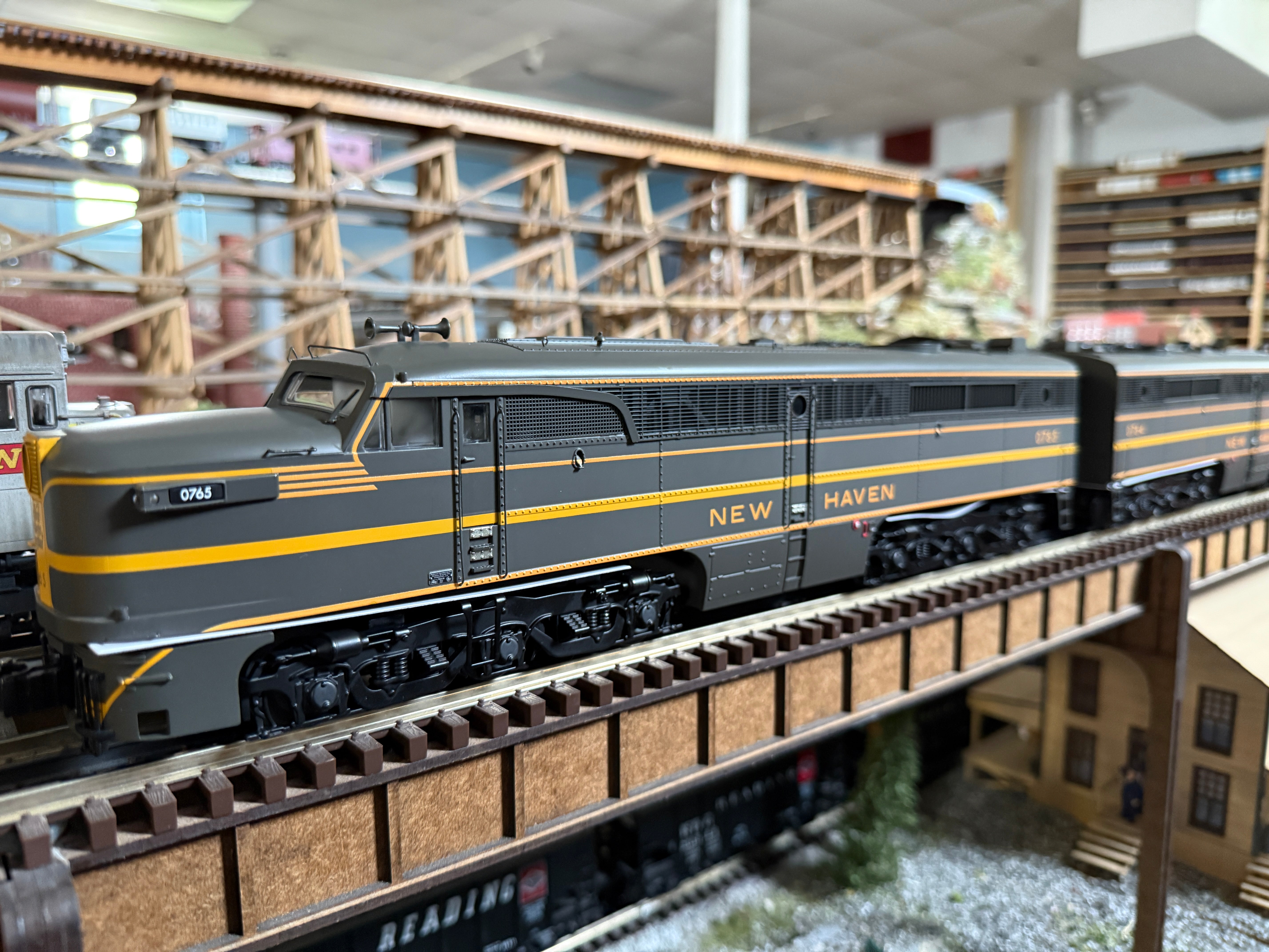 Lionel 2533290 - Legacy PA AA Diesel Locomotive "New Haven" #764/765