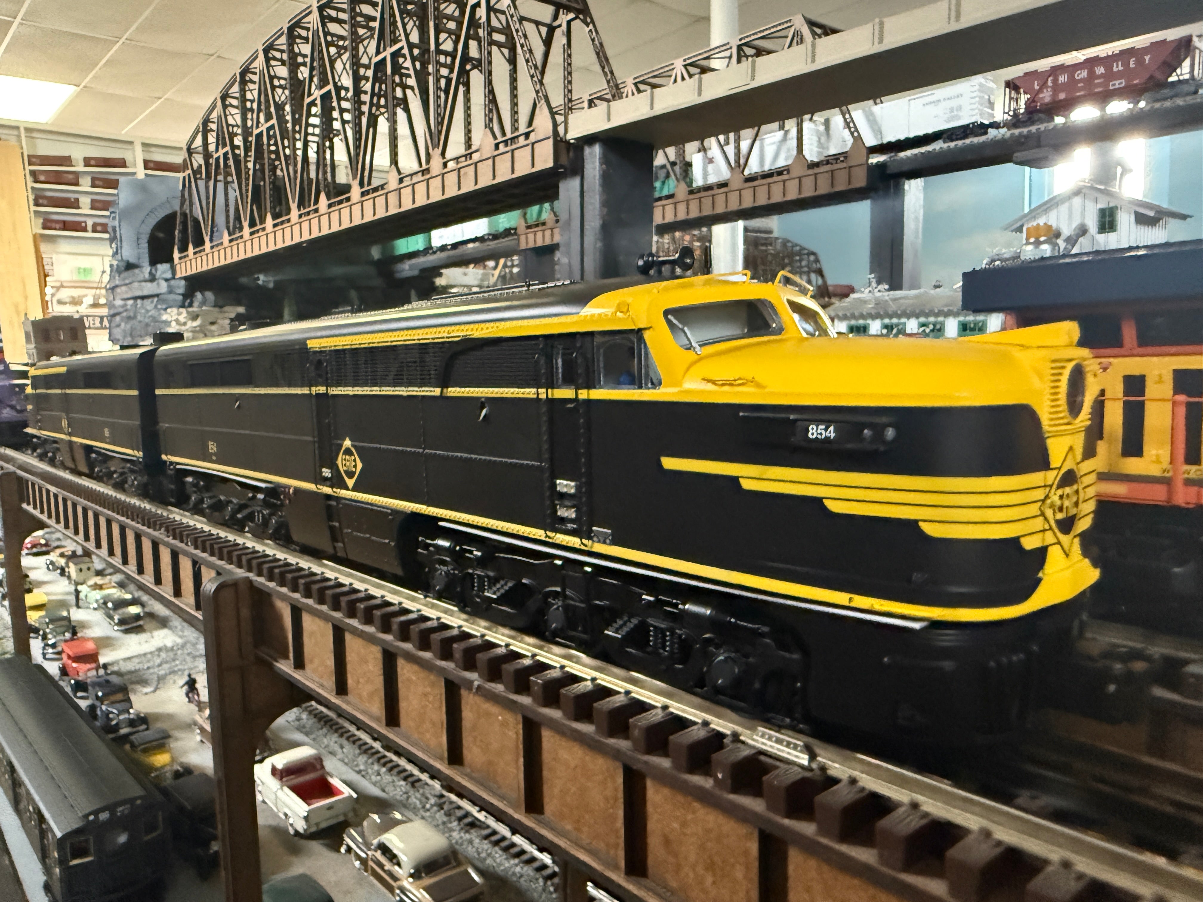 Lionel 2533270 - Legacy PA AA Diesel Locomotive "Erie" #854/855