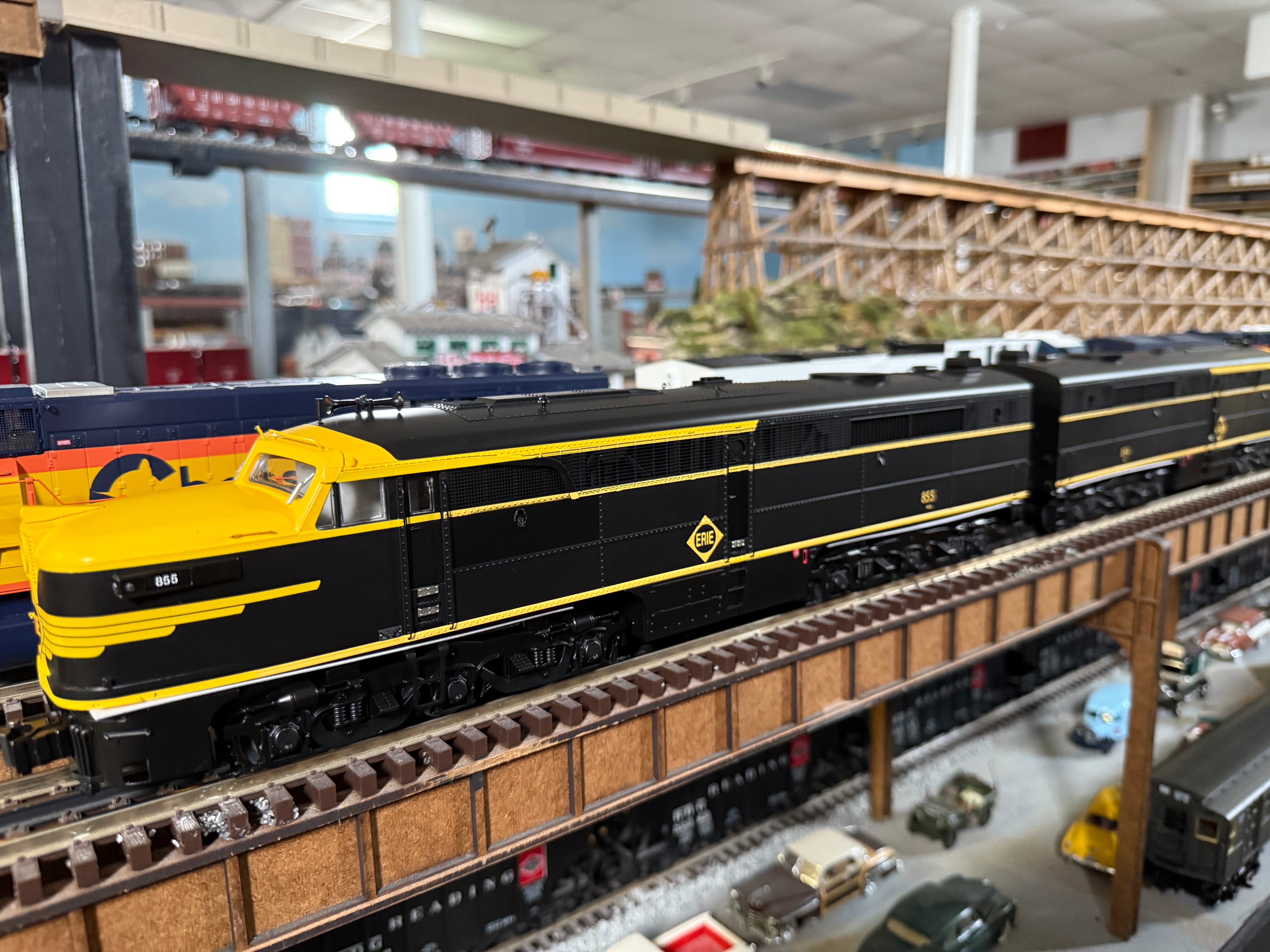 Lionel 2533270 - Legacy PA AA Diesel Locomotive "Erie" #854/855