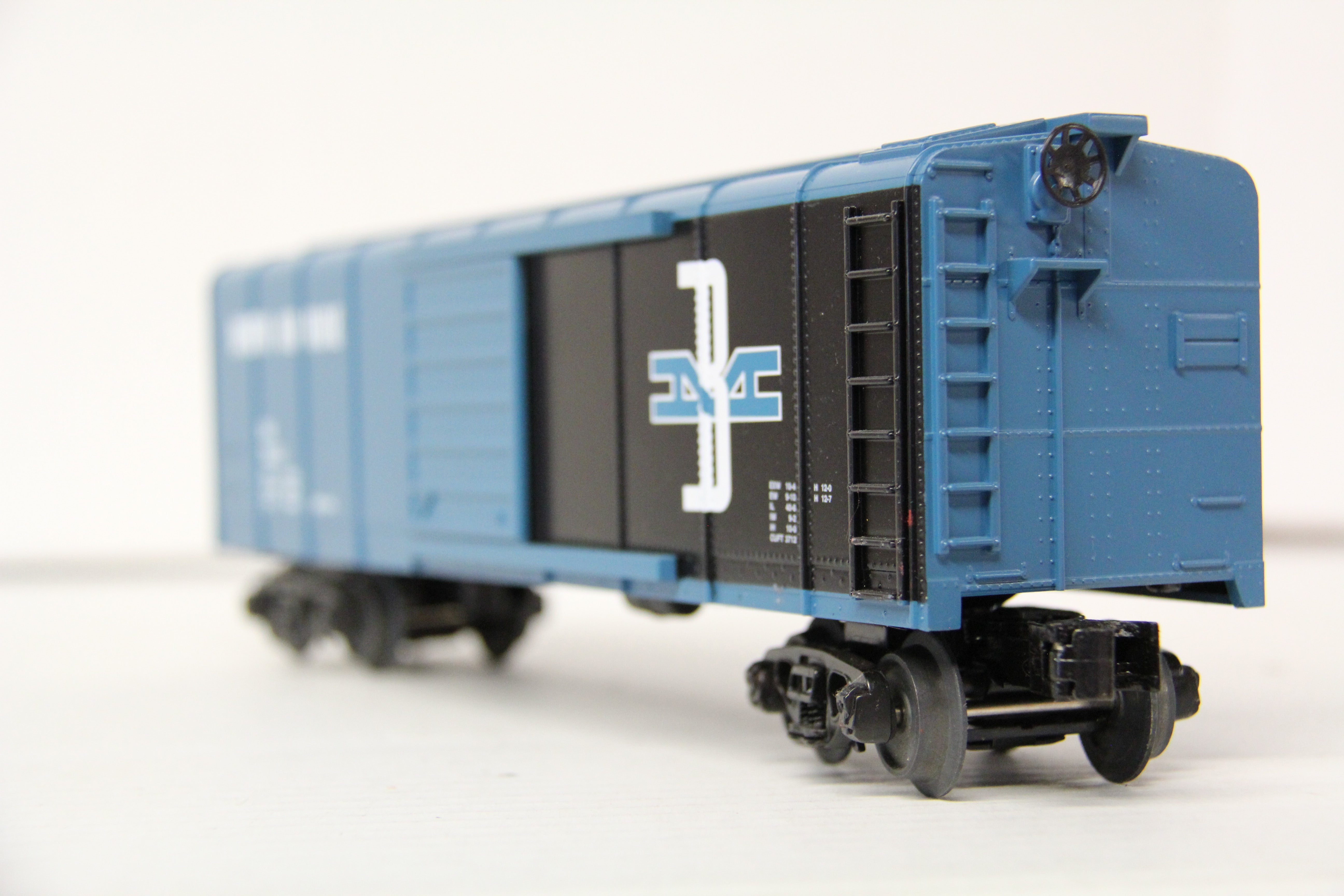 Rail King 30-74679 Boston & Maine Rounded Roof Box Car-Second hand-M6325