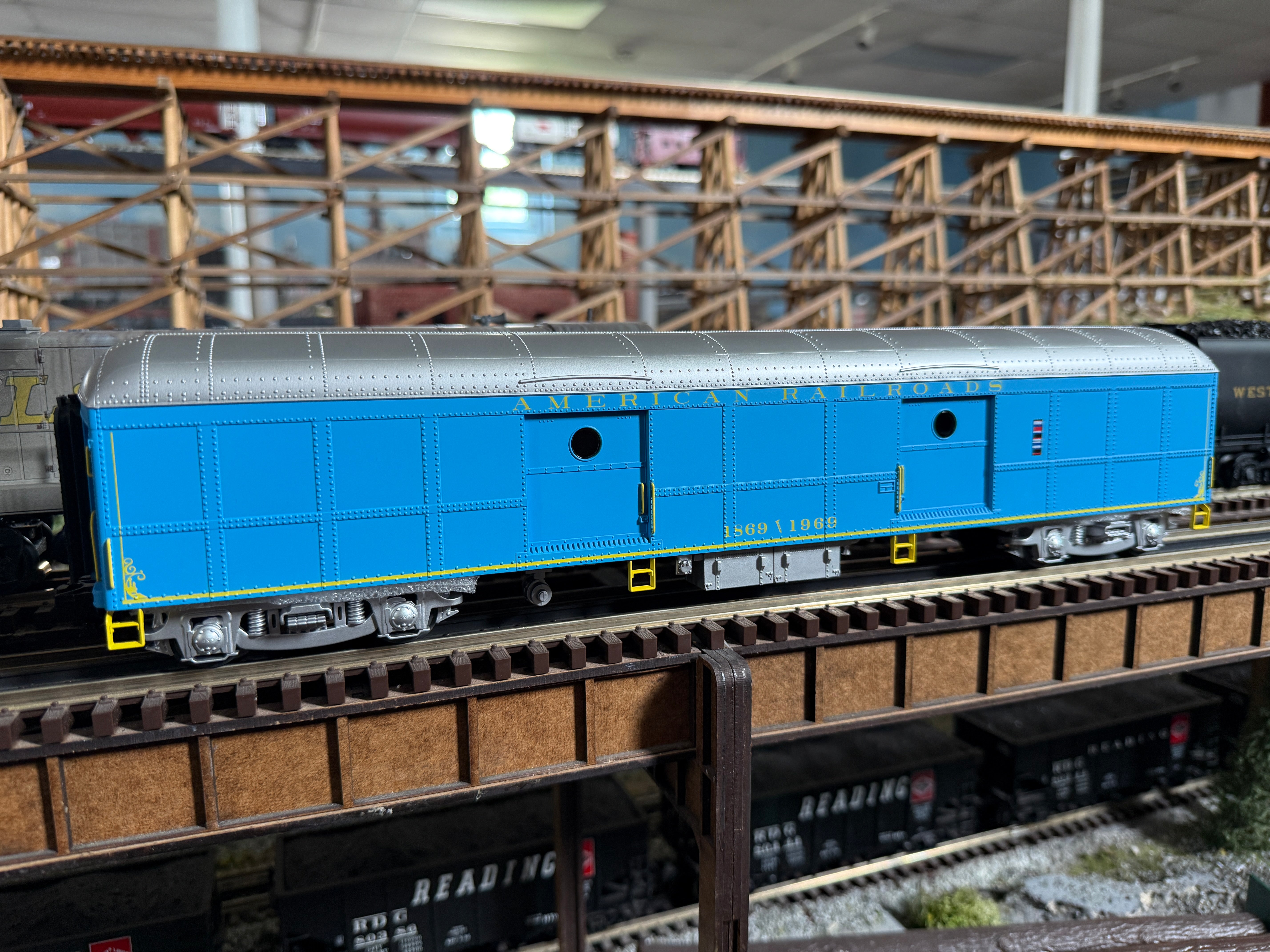 Lionel 2527010 - B60 Baggage Car "American Railroads" (3-Pack)