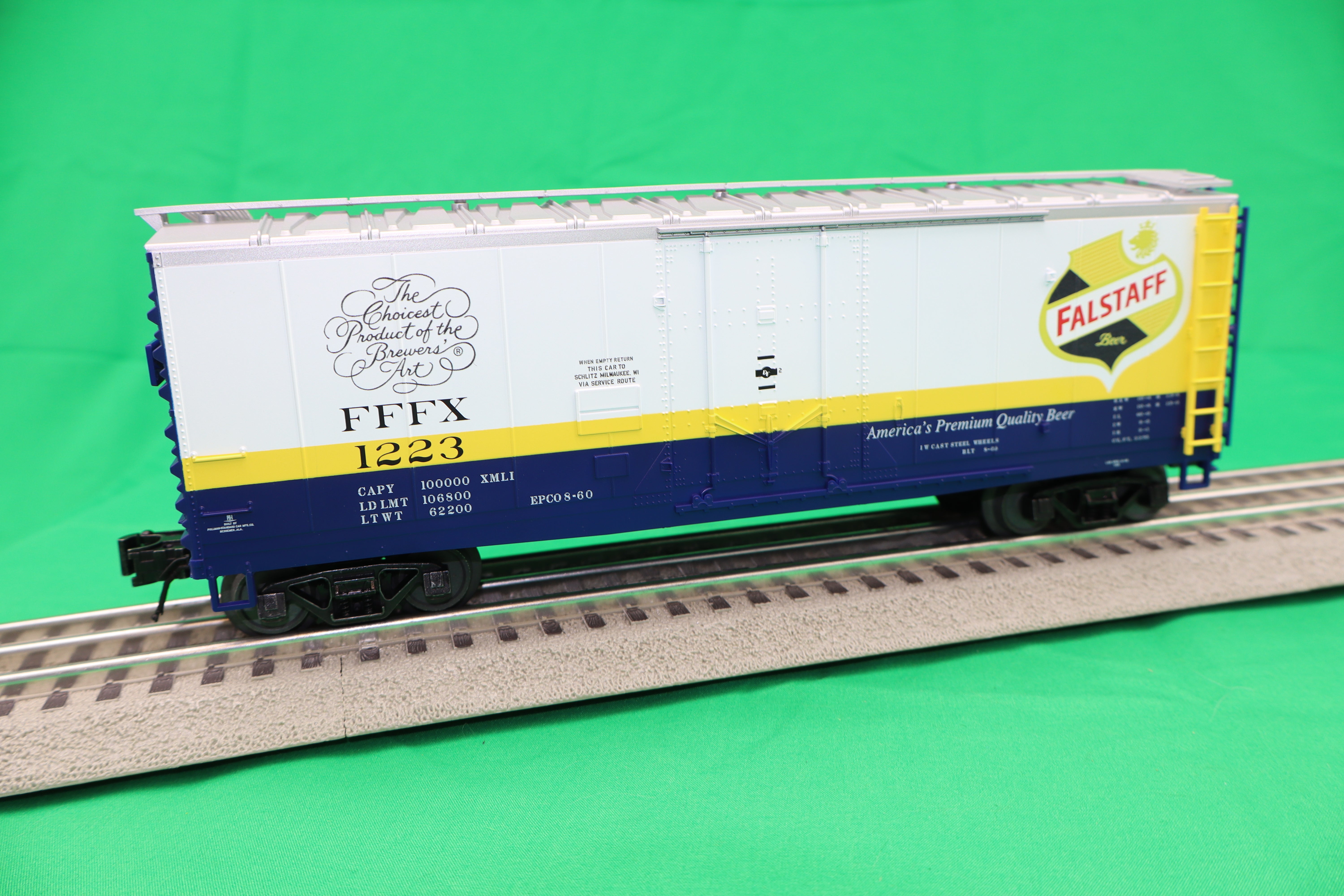 Atlas O 2001141 - Trainman - Pabst Brewing Company - 40' Plug Door Boxcar "Falstaff"