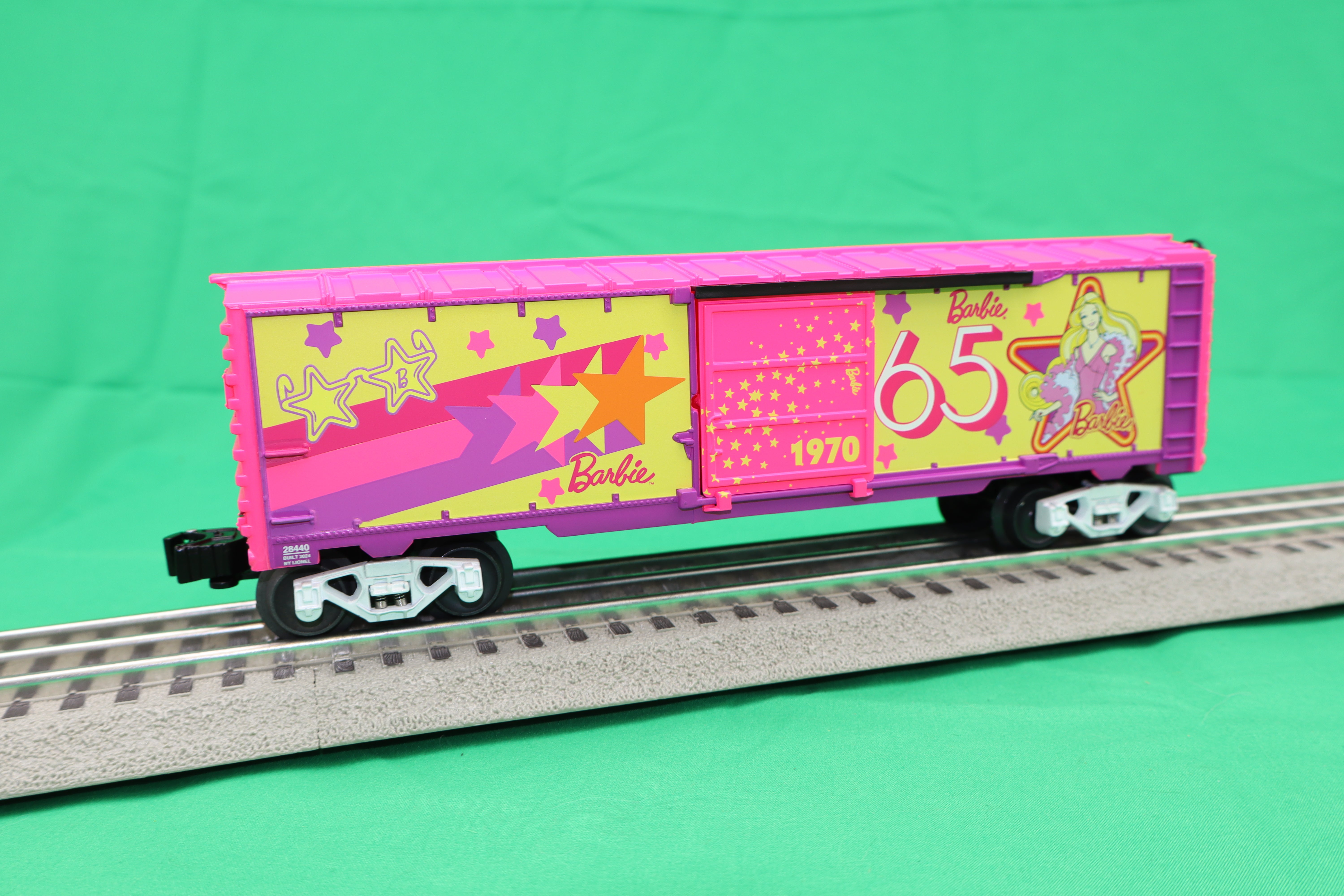 Lionel 2428440 - Barbie -  65th Anniversary 1970s Boxcar "Time to Shine"
