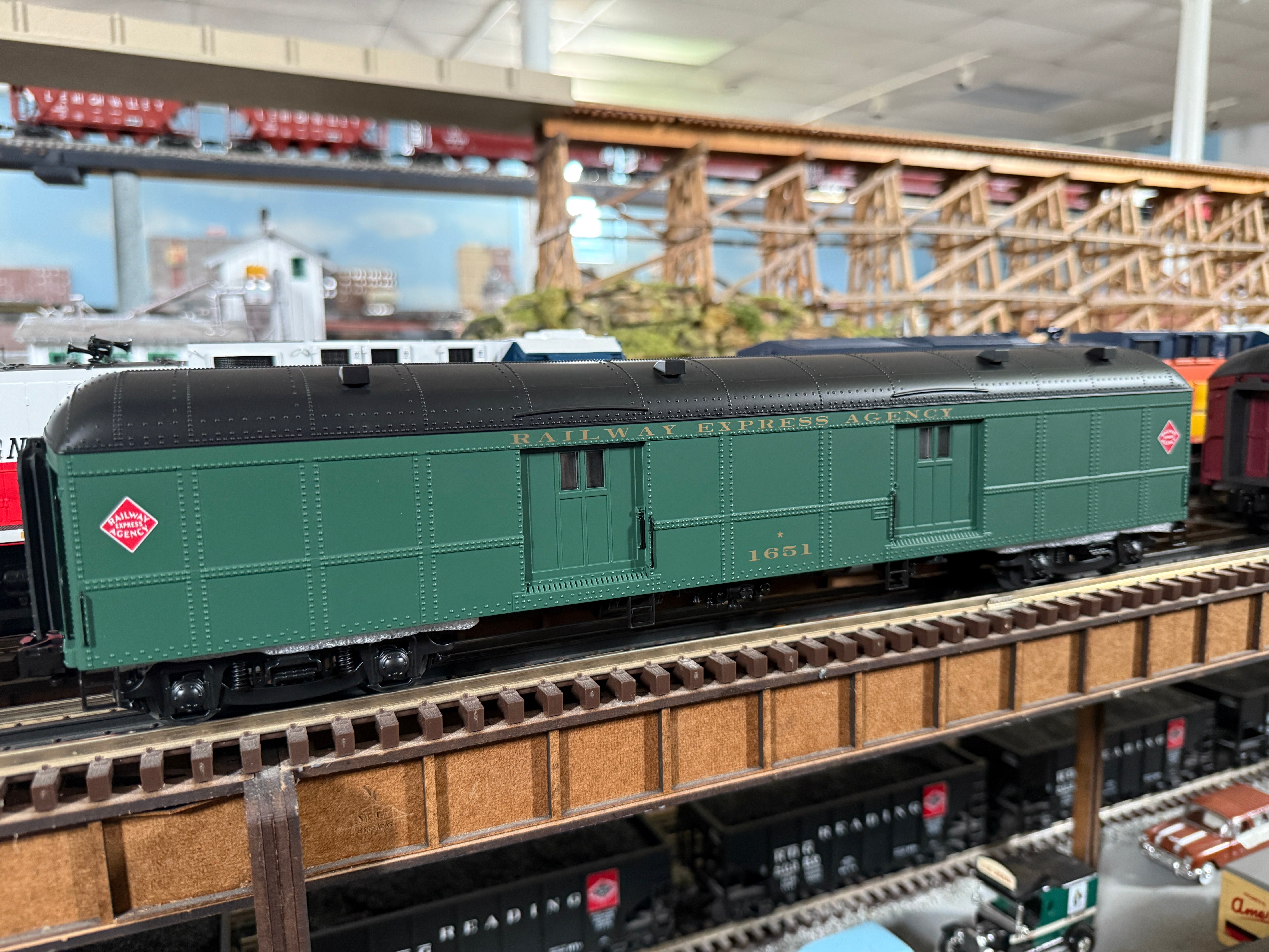 Lionel 2527320 - Vision Line B60 Baggage Car "Railway Express Agency" #1651