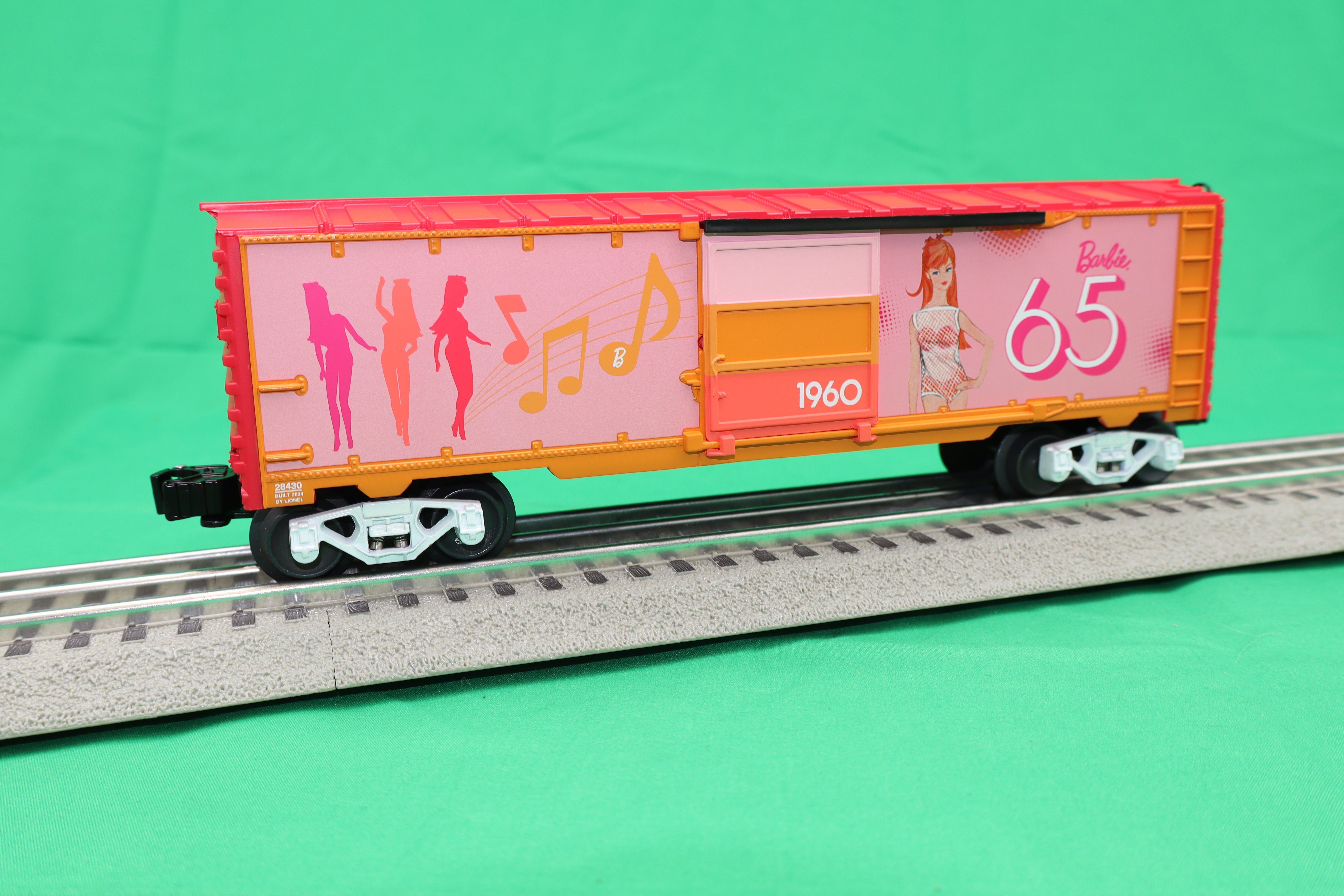 Lionel 2428430 - Barbie - 65th Anniversary 1960s Boxcar "Twist 'N Turn"