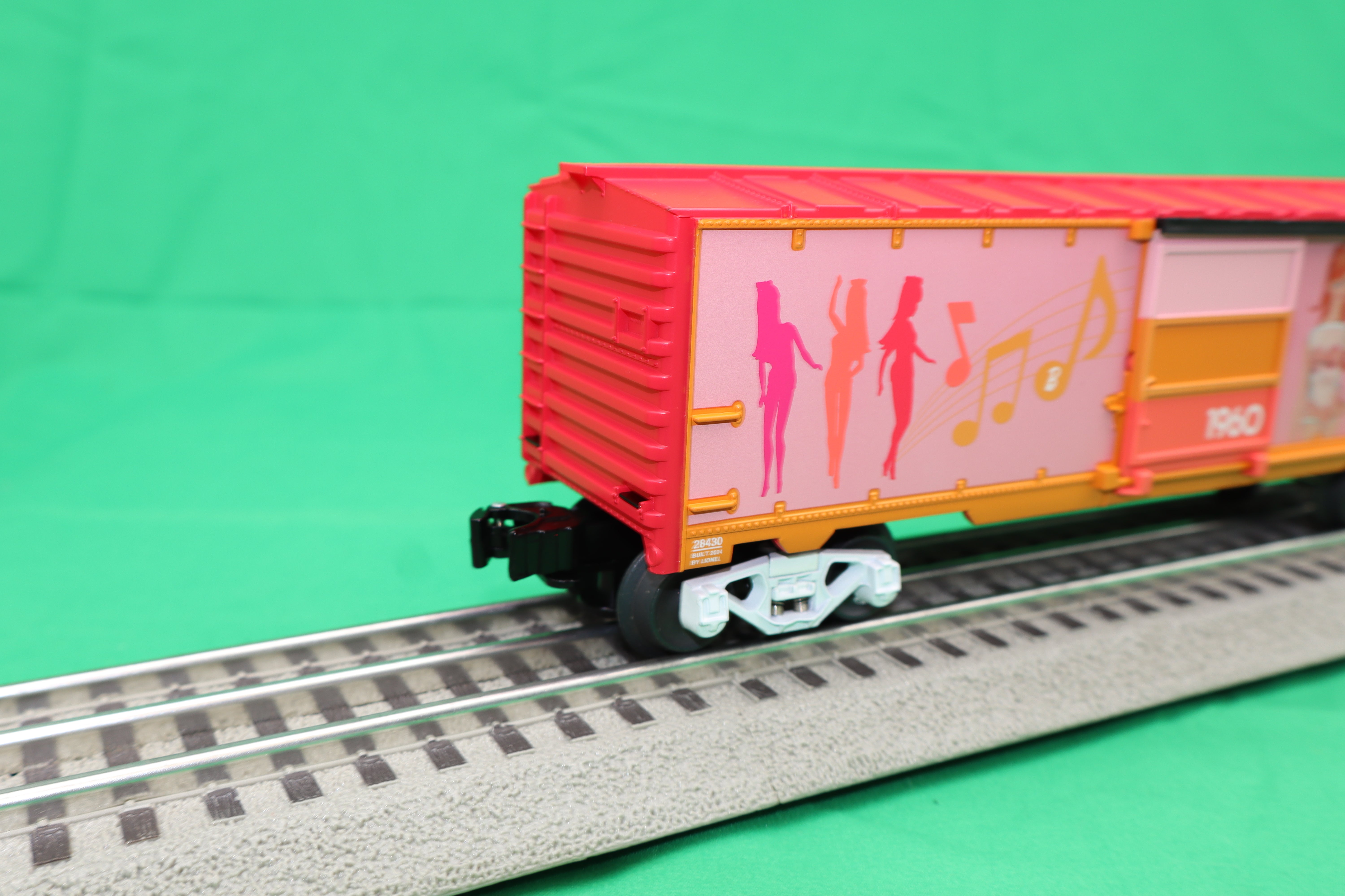 Lionel 2428430 - Barbie - 65th Anniversary 1960s Boxcar "Twist 'N Turn"